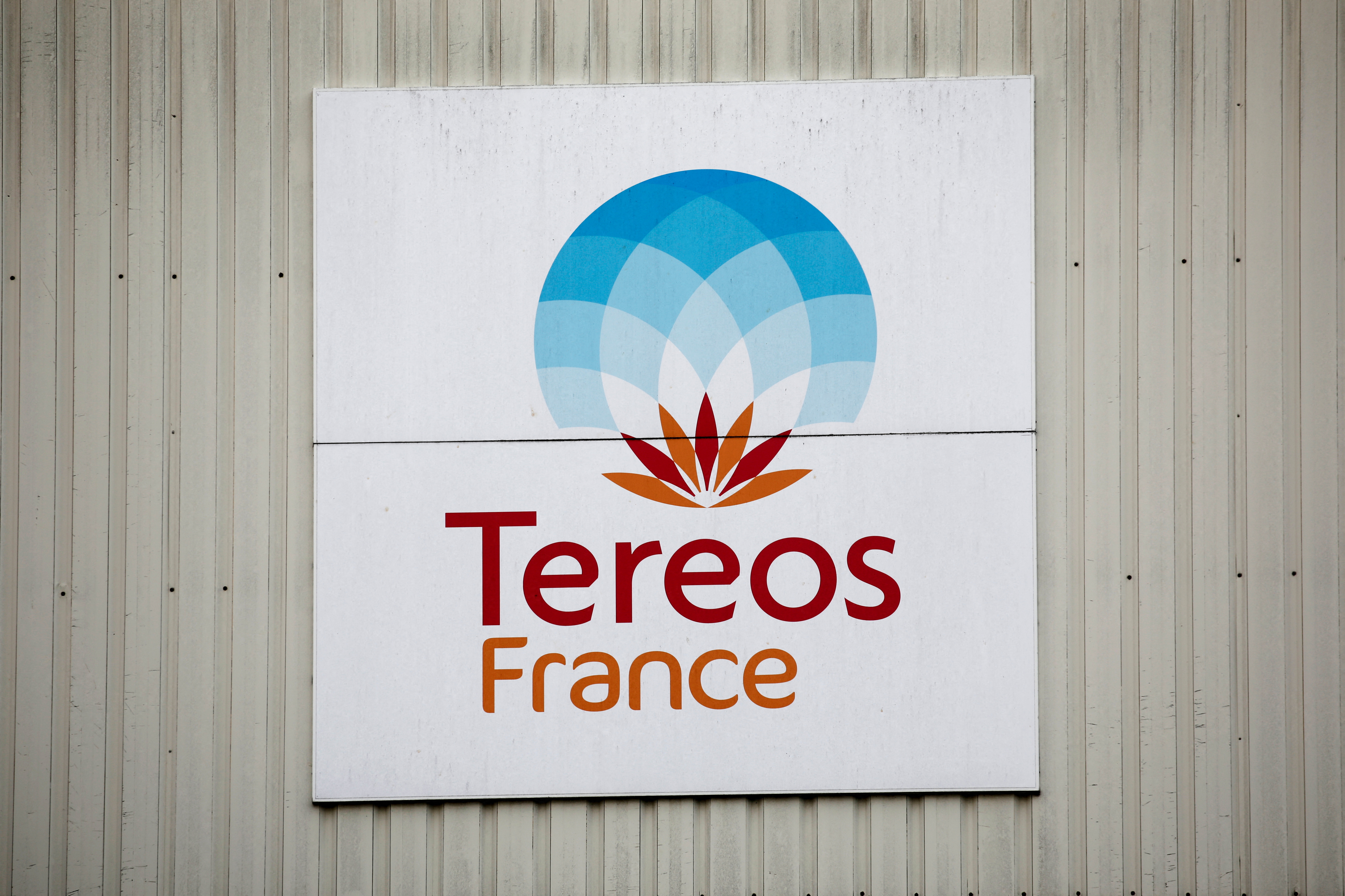 The Tereos logo is displayed at a sugar beet processing plant in Chevrieres