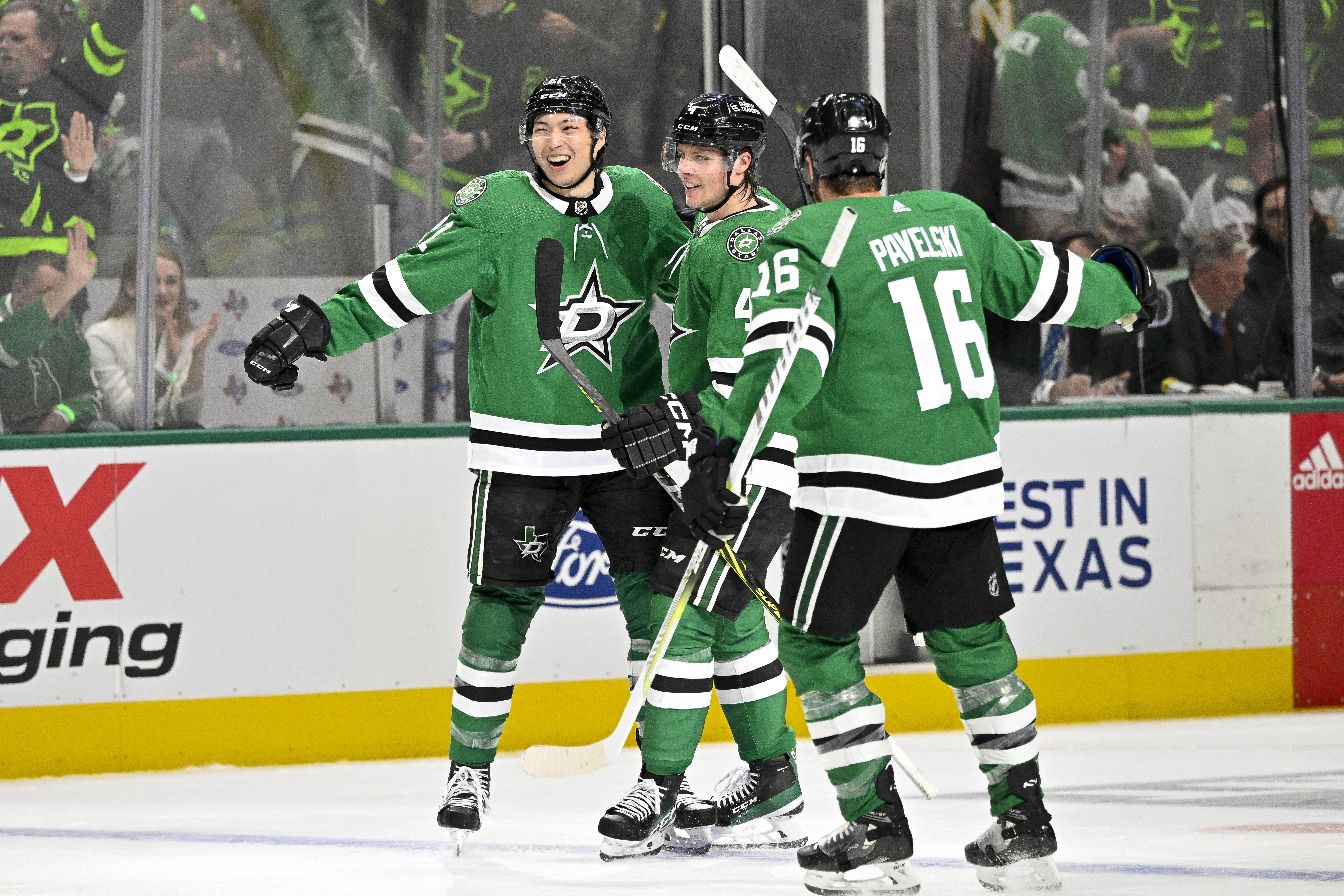 Benn's 2nd goal in OT pushes Dallas Stars past Lightning 3-2