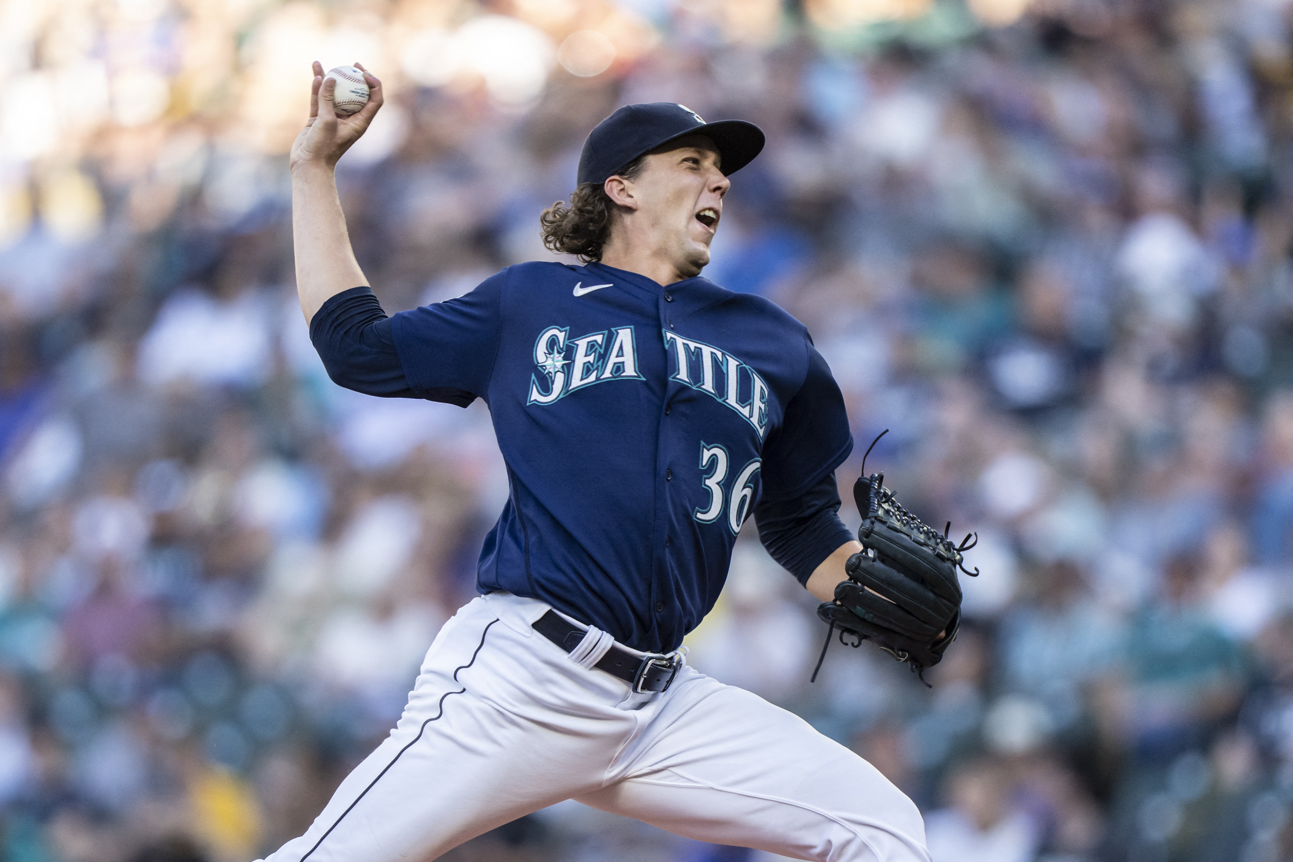 Logan Gilbert shuts down Padres, gets help from Julio Rodríguez catch as  Mariners win 2-0