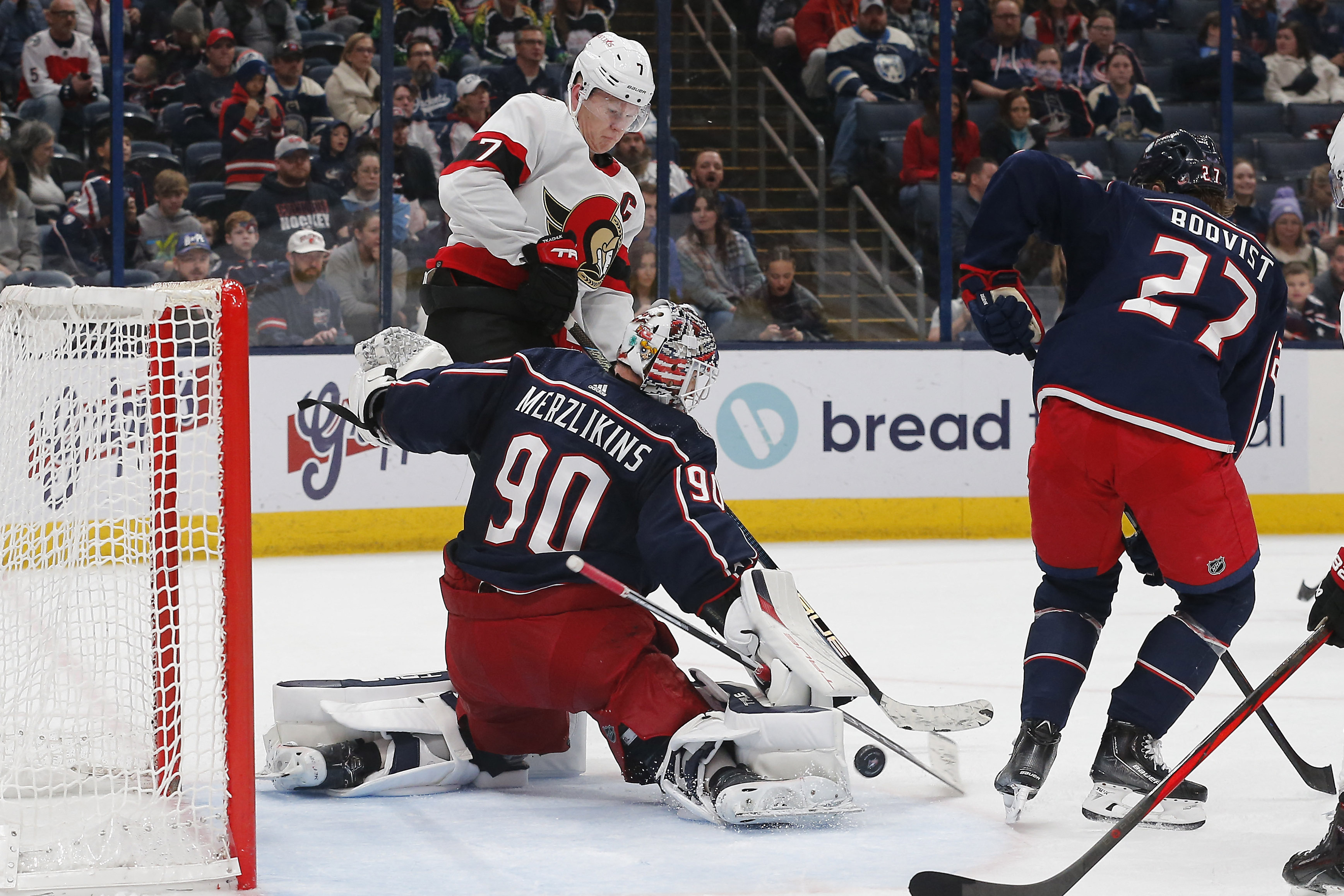 Jackets reel off 4 straight goals, rally past Senators | Reuters