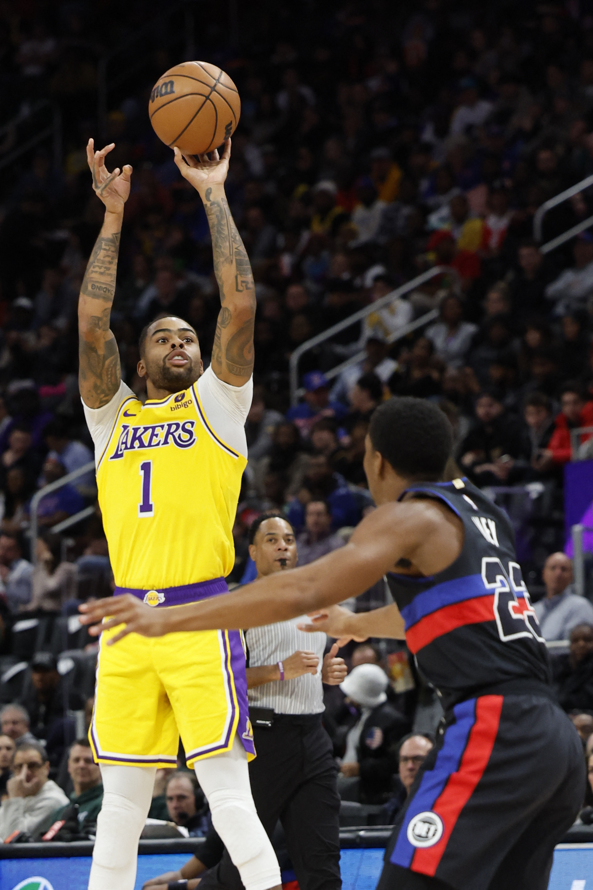 Lakers Pin Pistons With Record-breaking 15th Straight Loss | Reuters