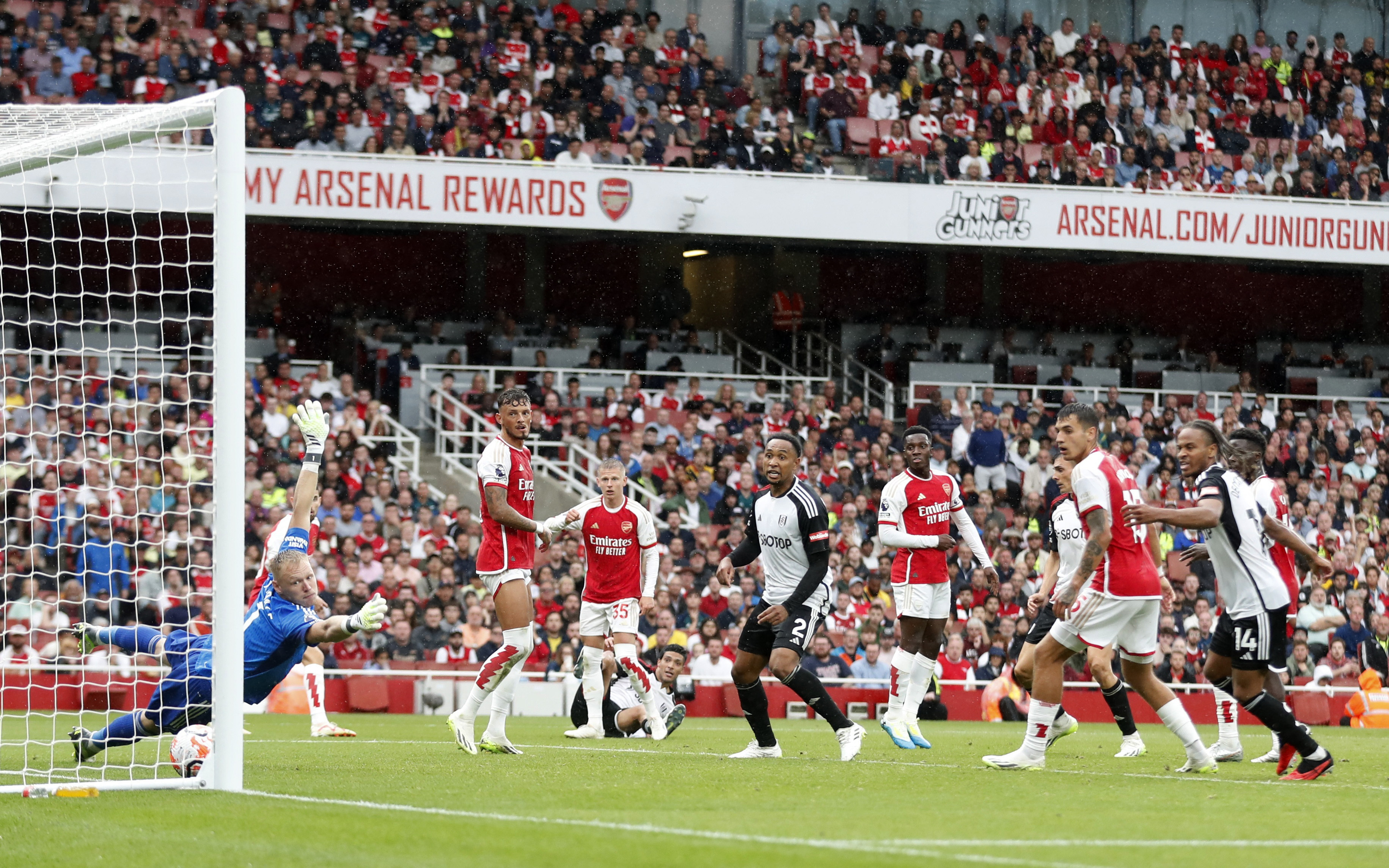 Arsenal held to 2-2 draw as 10-man Fulham grab late equaliser