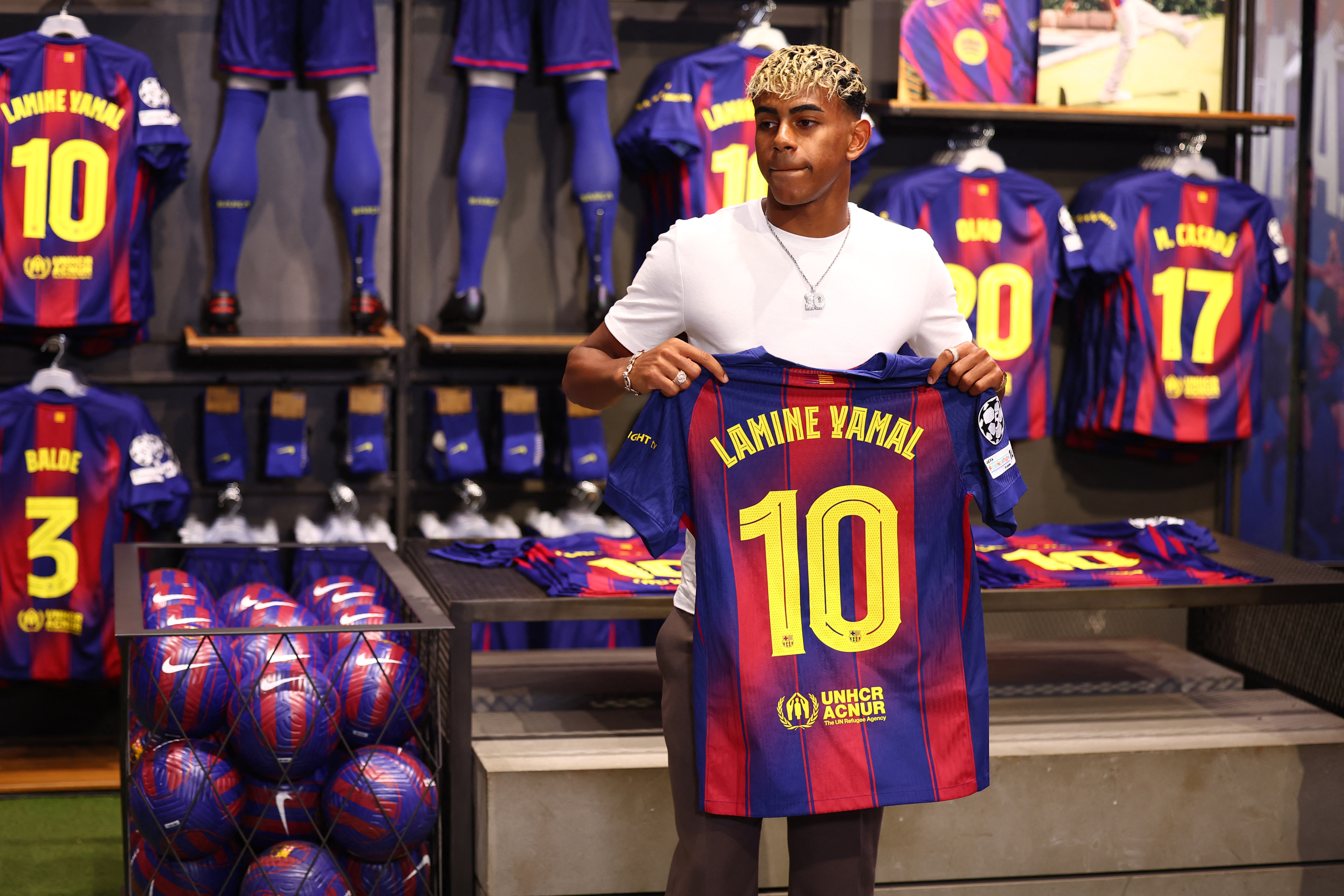 【国内正規品】FCバルセロナ LAMINE YAMAL Mサイズ 10番 Yamal inherits Barcelona's iconic number 10 jersey | Reuters