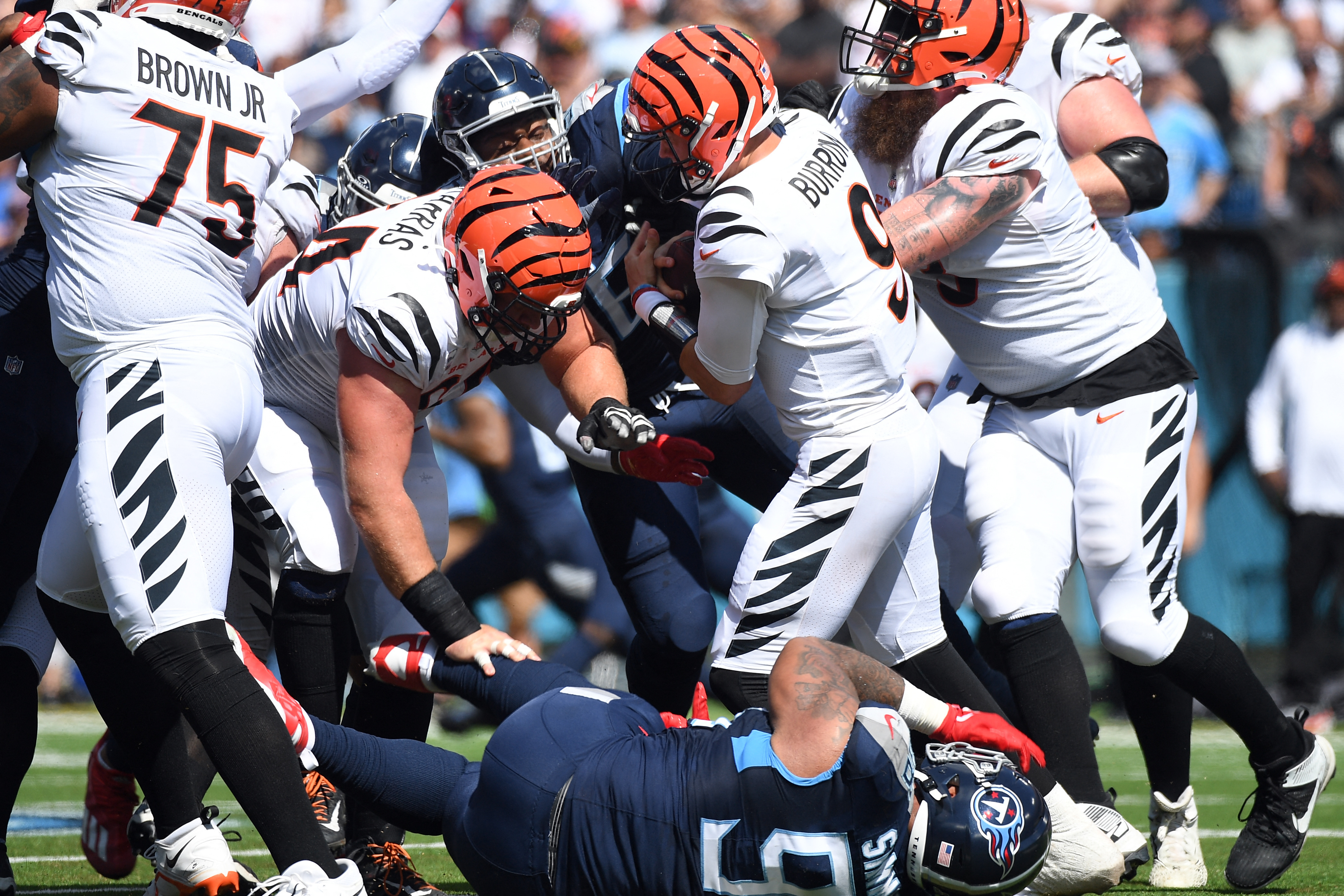 Derrick Henry helps Texans rout Bengals