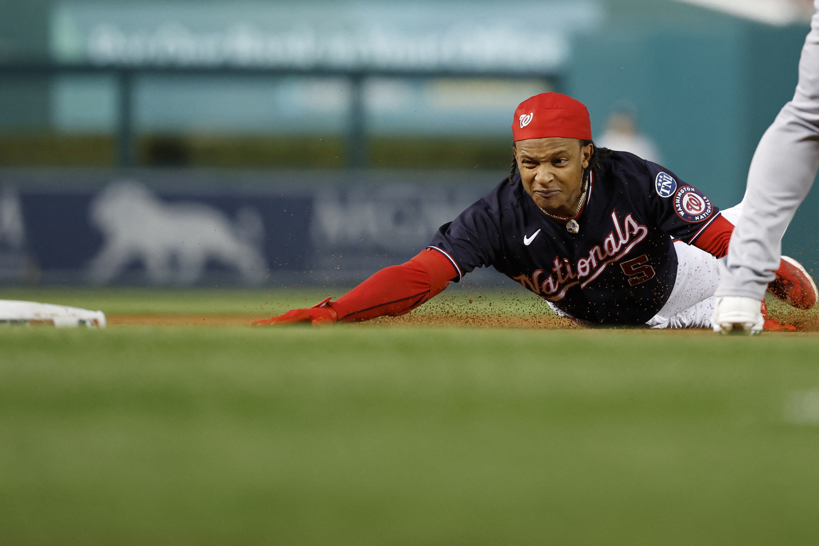 Joey Meneses' pinch-hit blast lifts Nats over White Sox