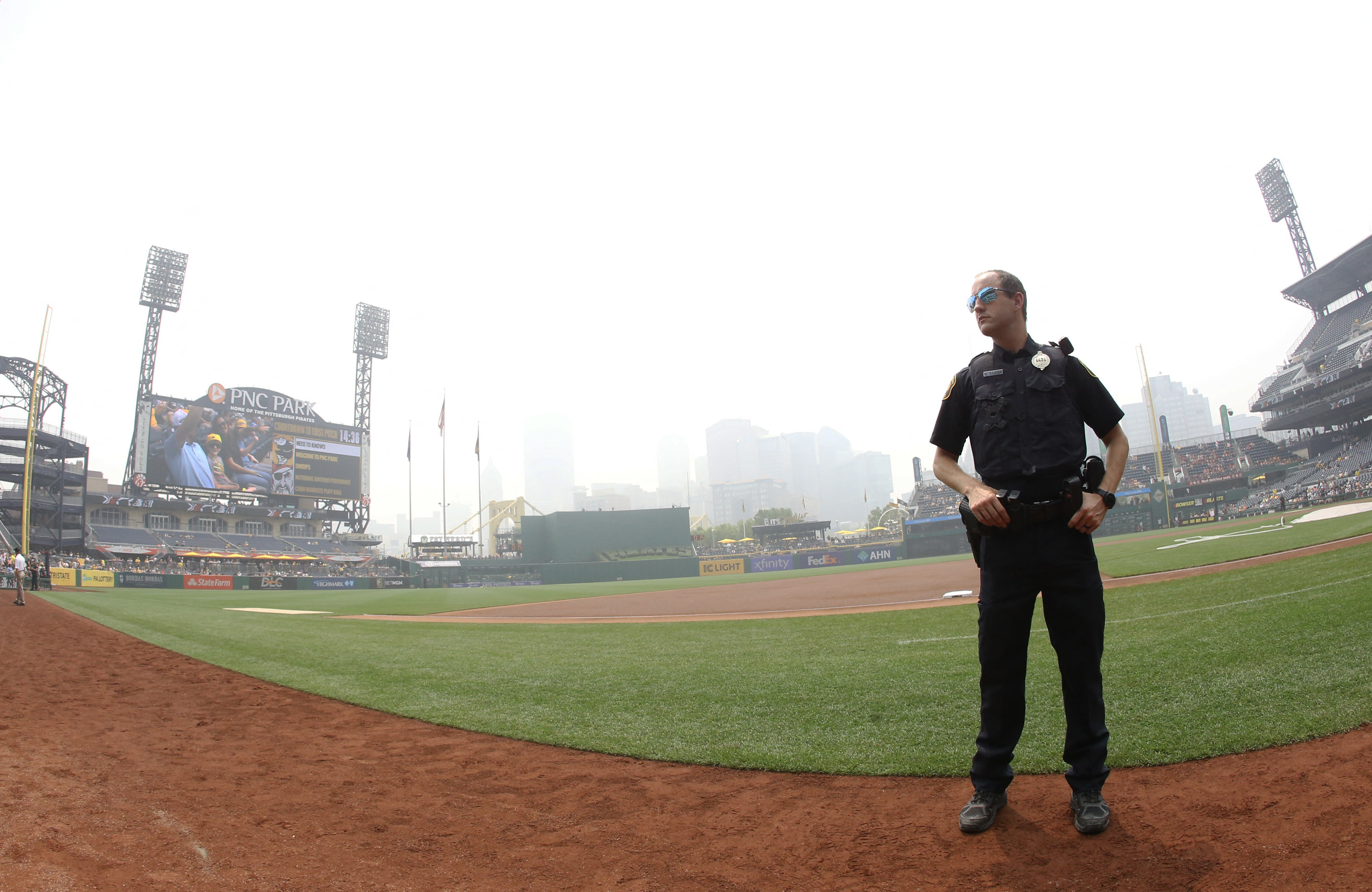 Pirates rally to complete three-game sweep of Padres