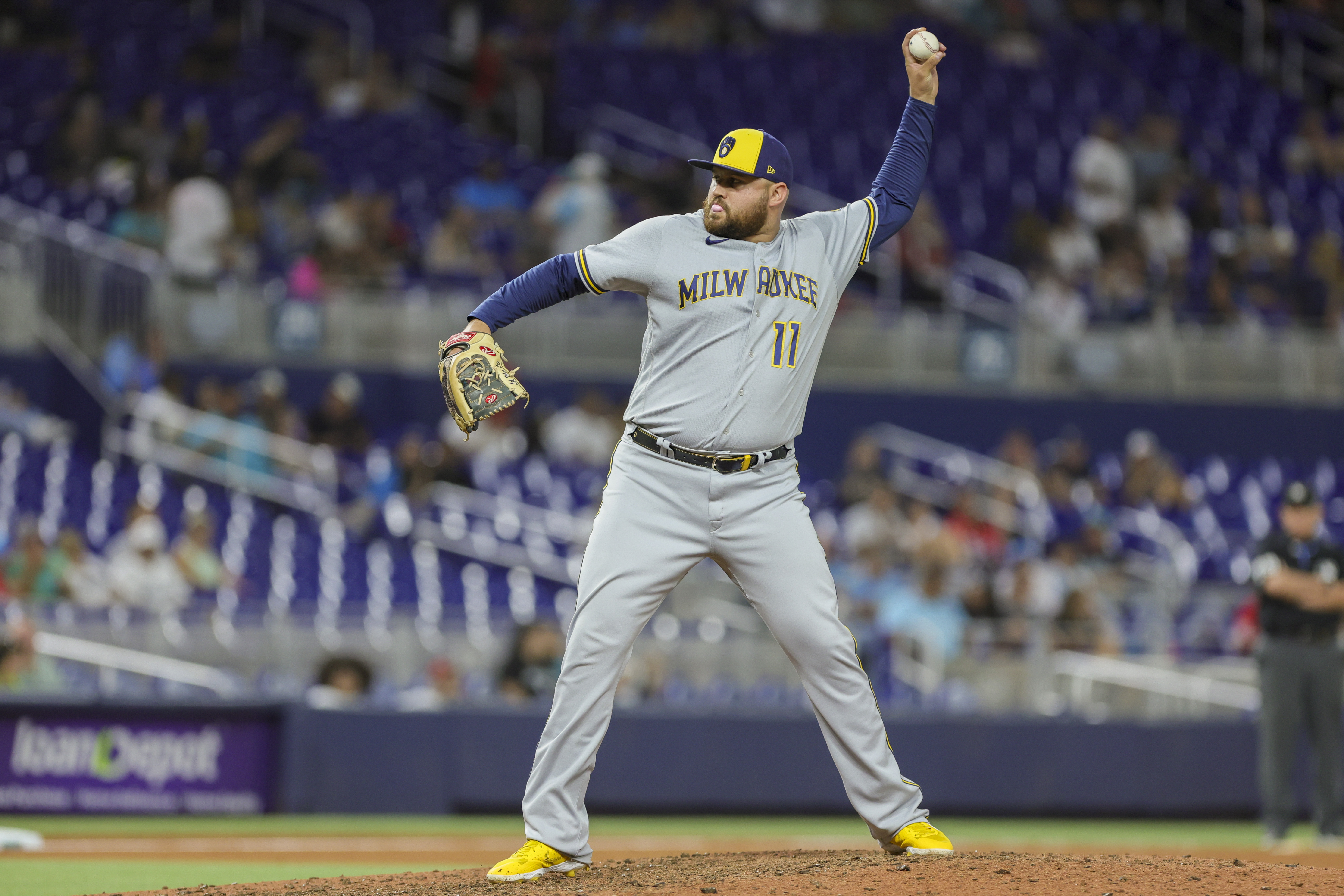 Brewers Walk Over Marlins, Win Second Straight - WTMJ