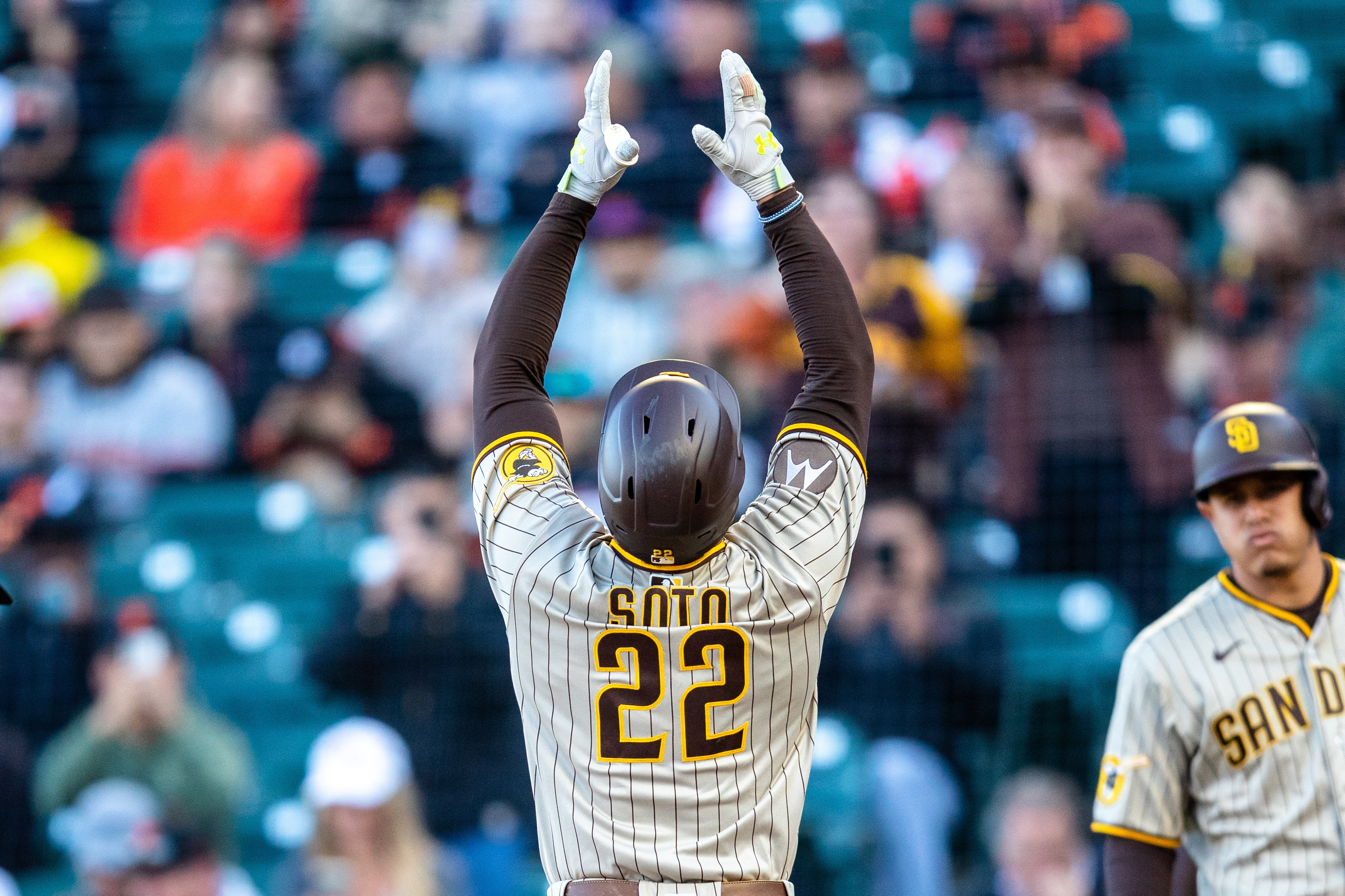 SF Giants STUN Padres with another late comeback, Mike Yastrzemski's  walk-off water shot