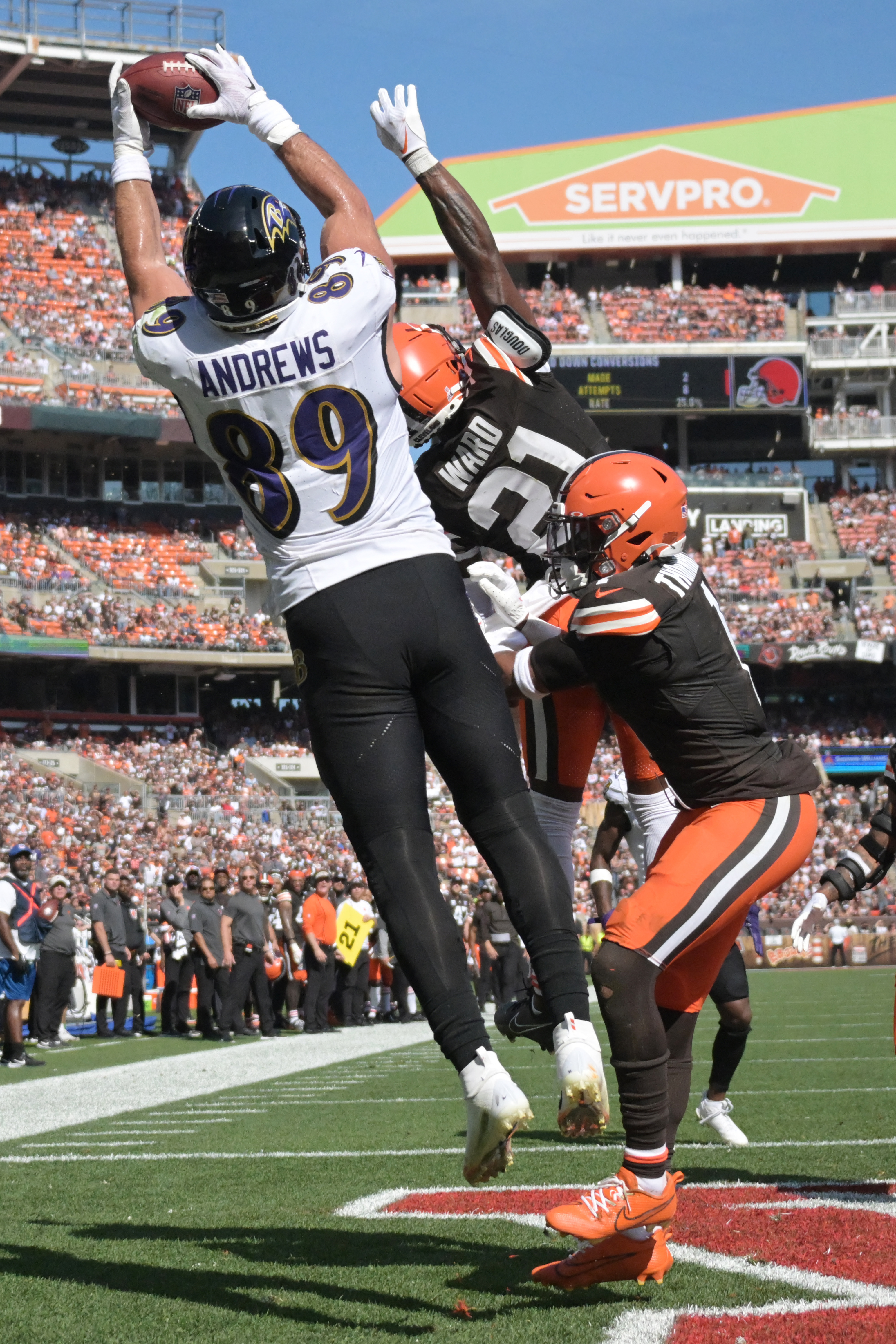 Lamar Jackson helps Ravens dominate Browns