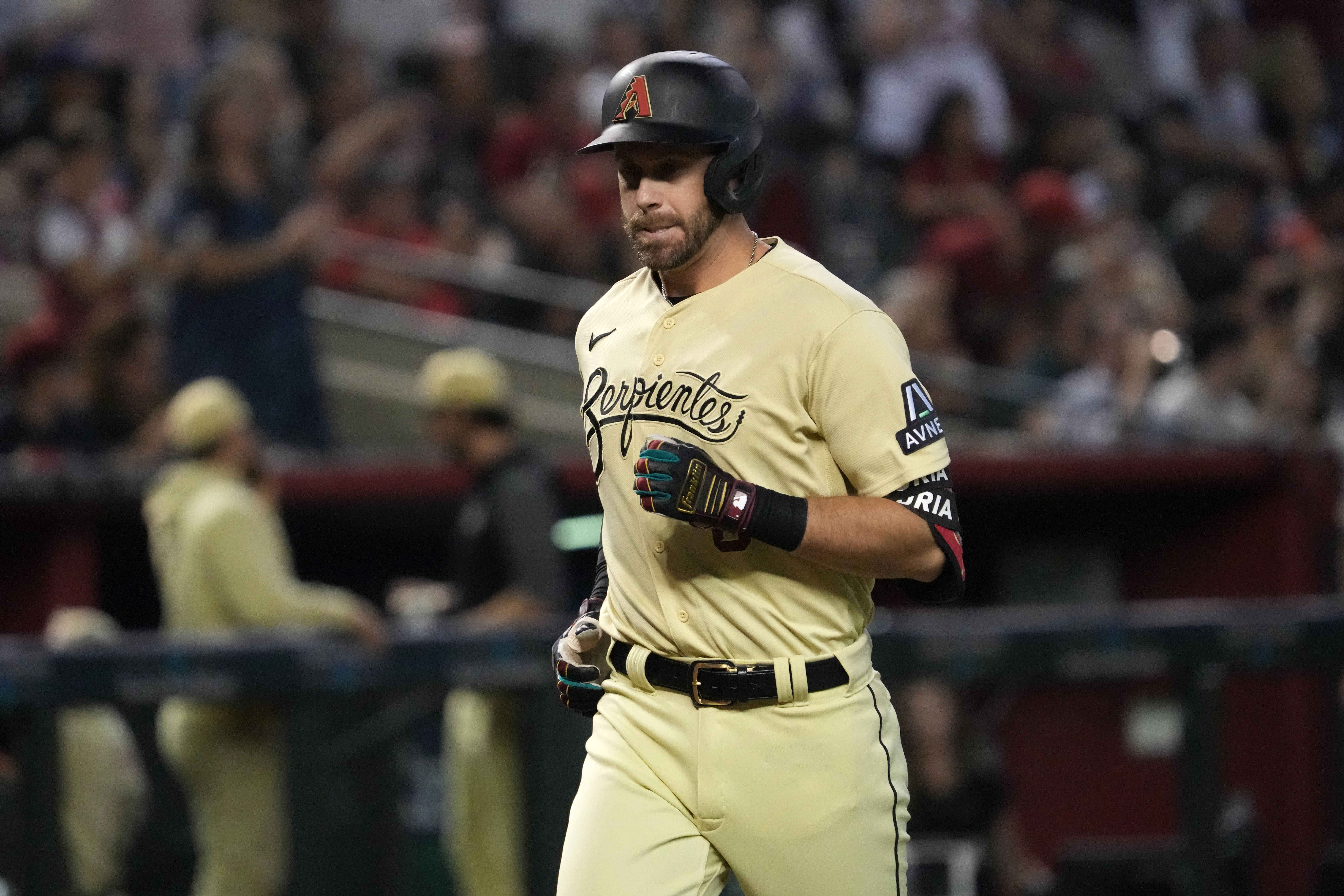 Diamondbacks' first baseman Christian Walker ejected from game for clapping