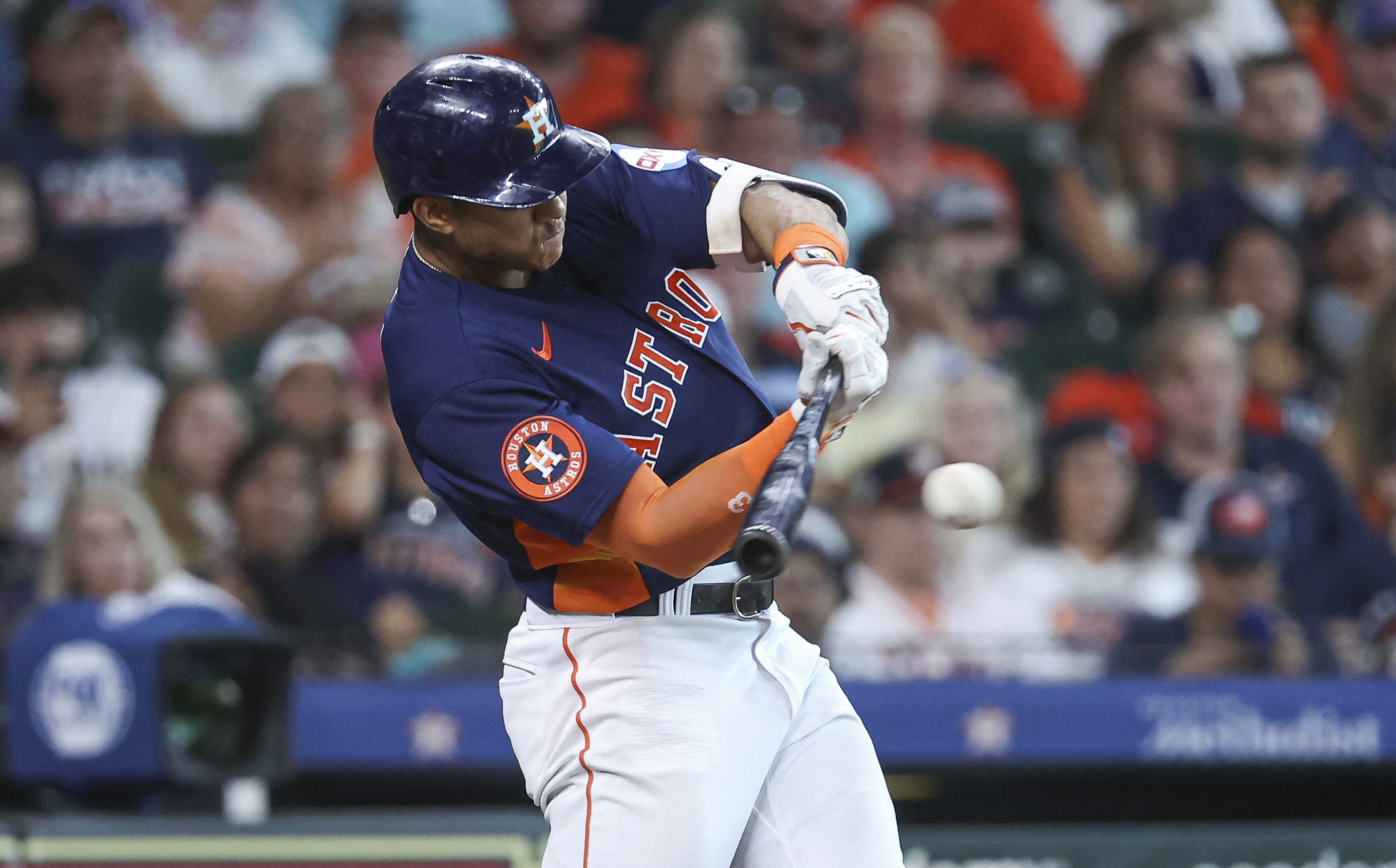 Martin Maldonado's late heroics help Astros edge Mariners | Reuters