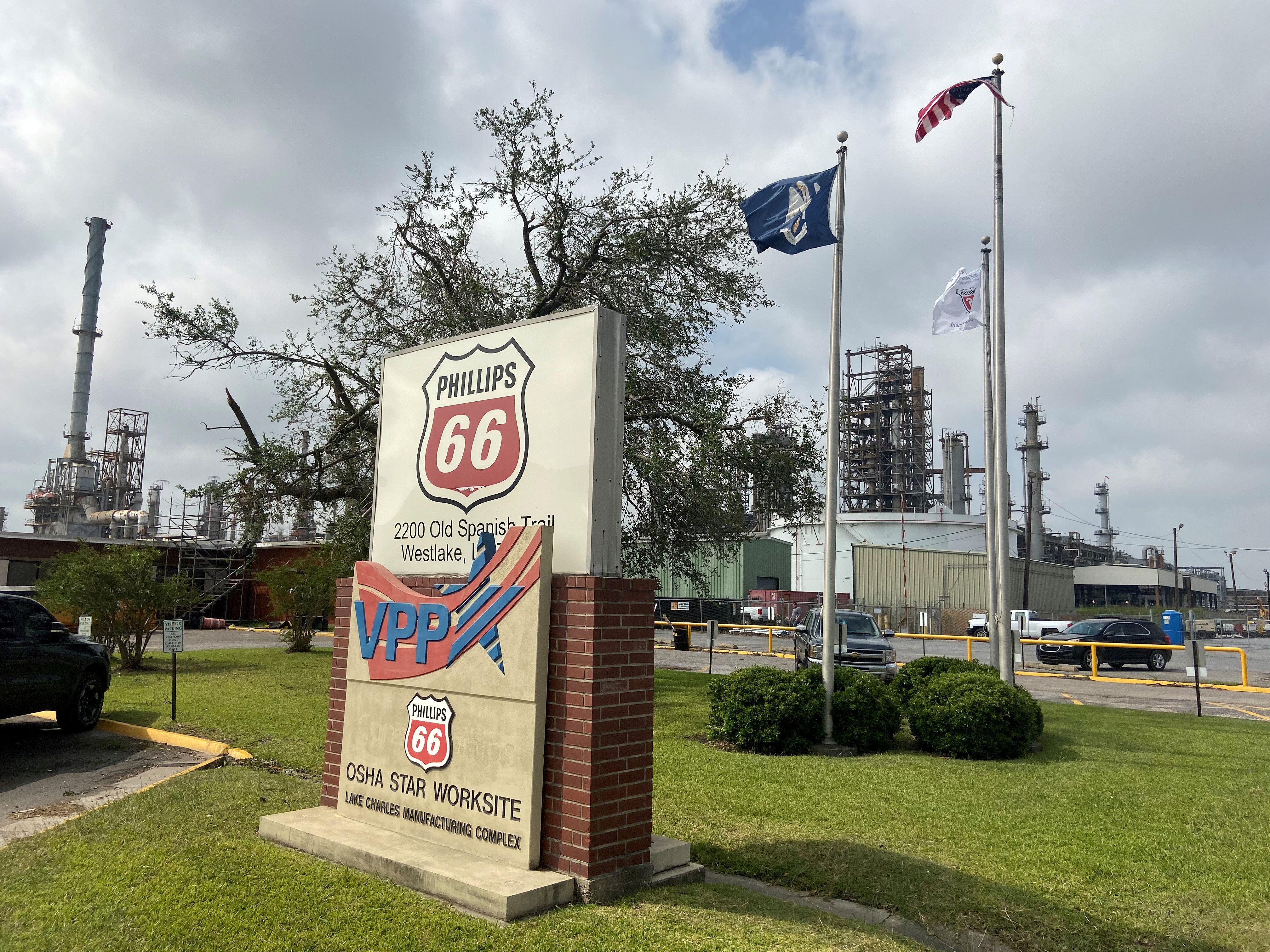 EXCLUSIVE Oil producer Hilcorp eyes purchase of shut Louisiana