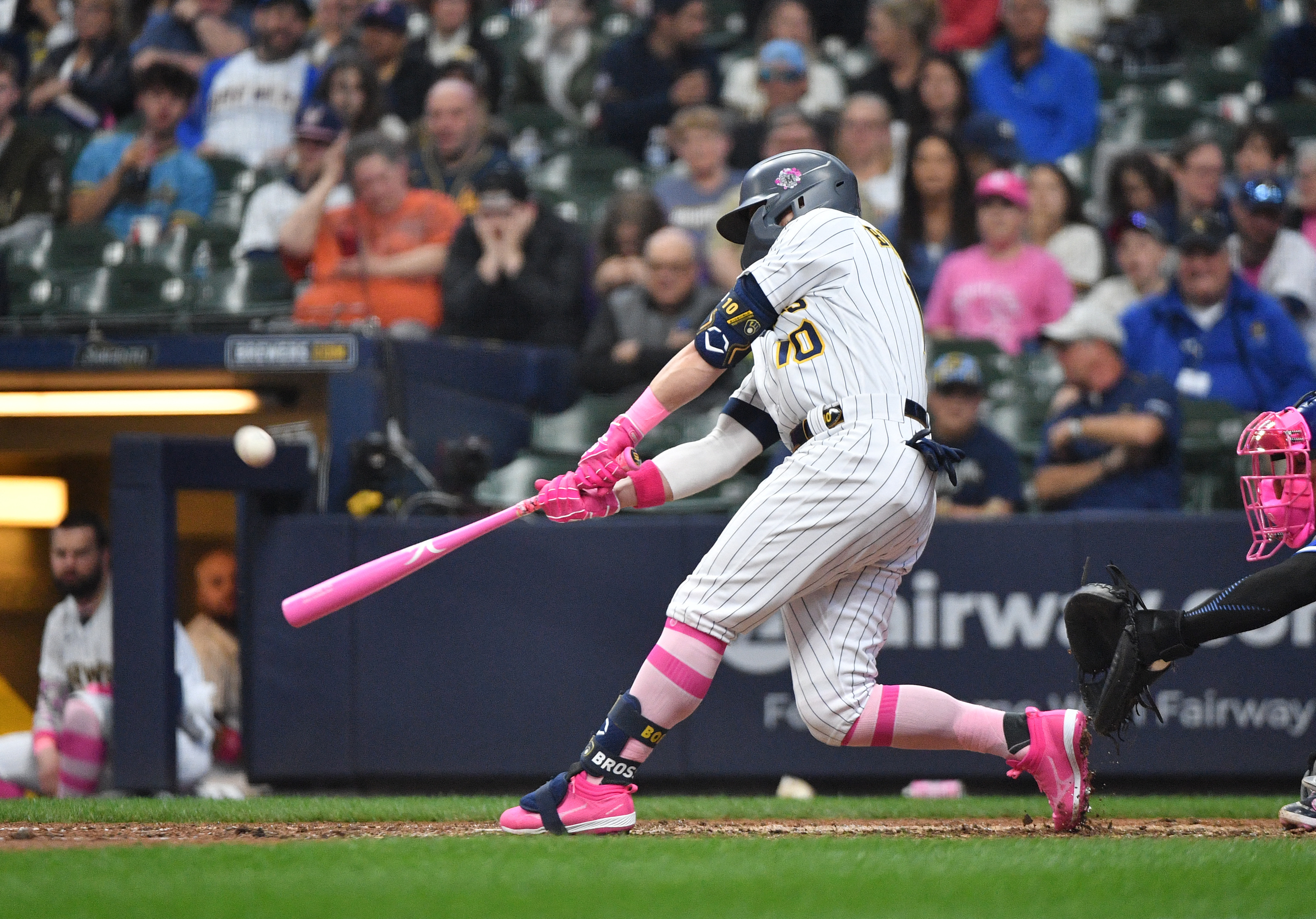 Brewers ride 7-run inning to victory over Royals