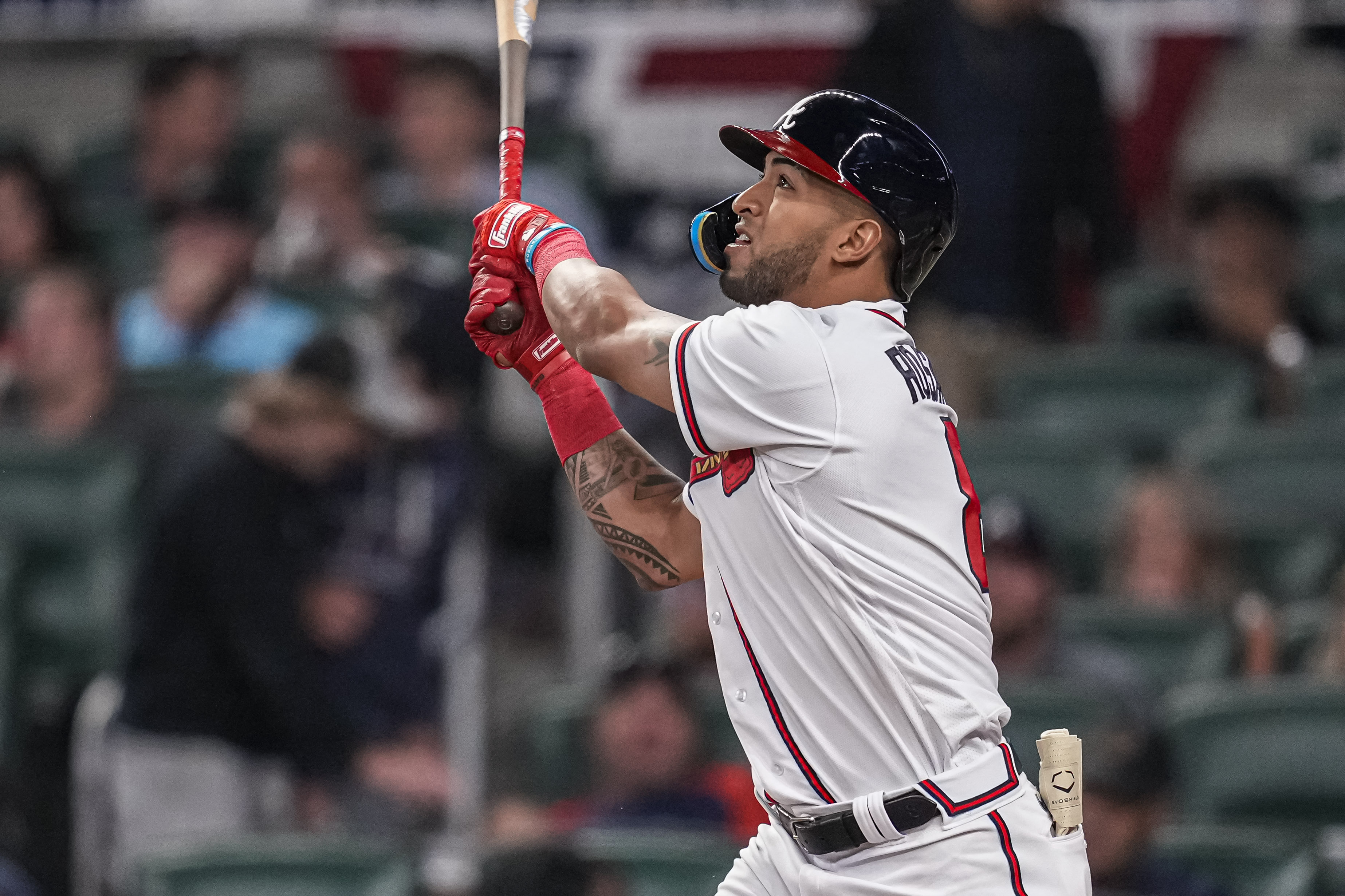 Eddie Rosario's HR gives Braves sweep of Reds