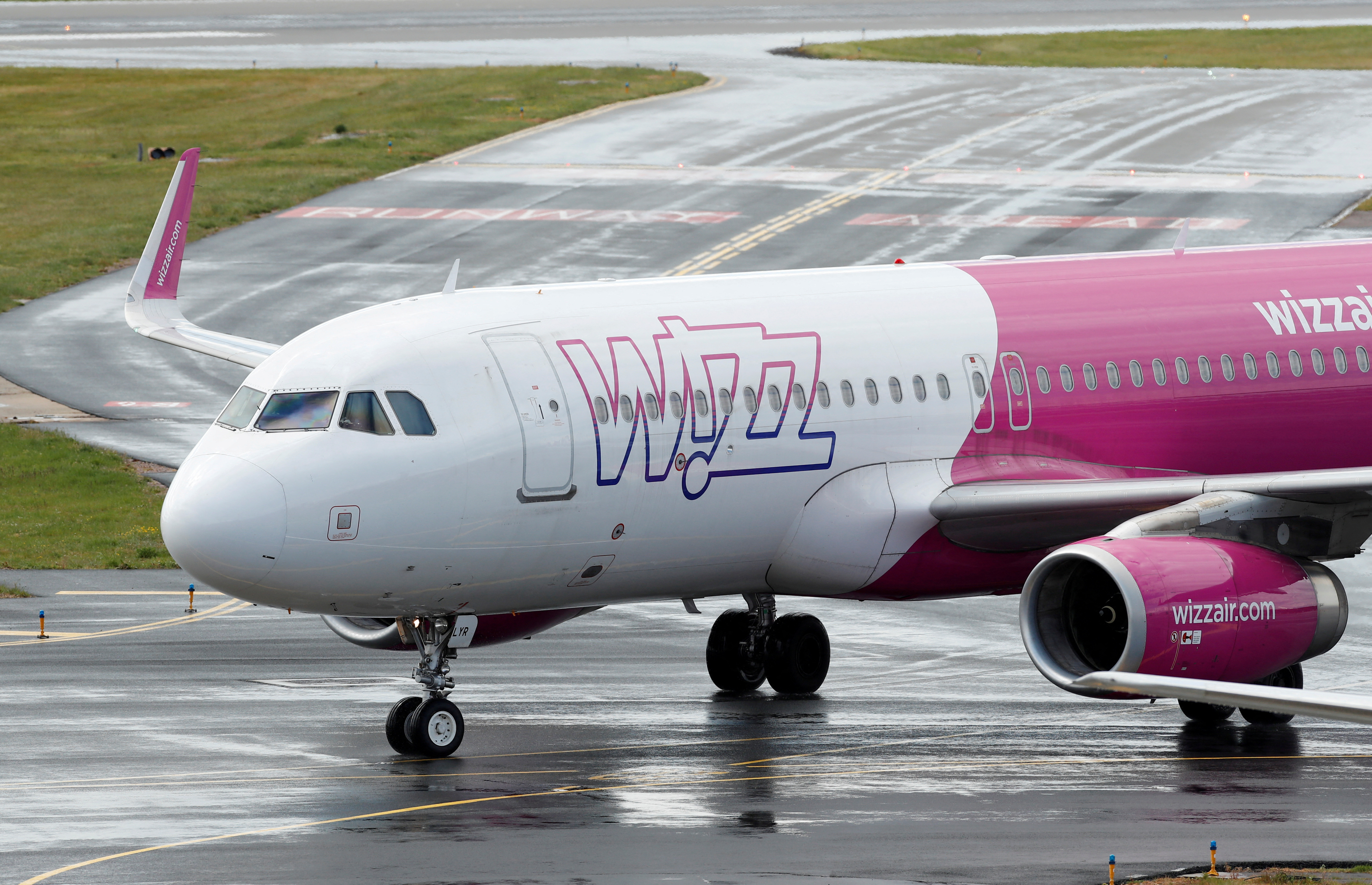 A Wizz Air Airbus A320 from Sofia, Bulgaria taxis to a gate