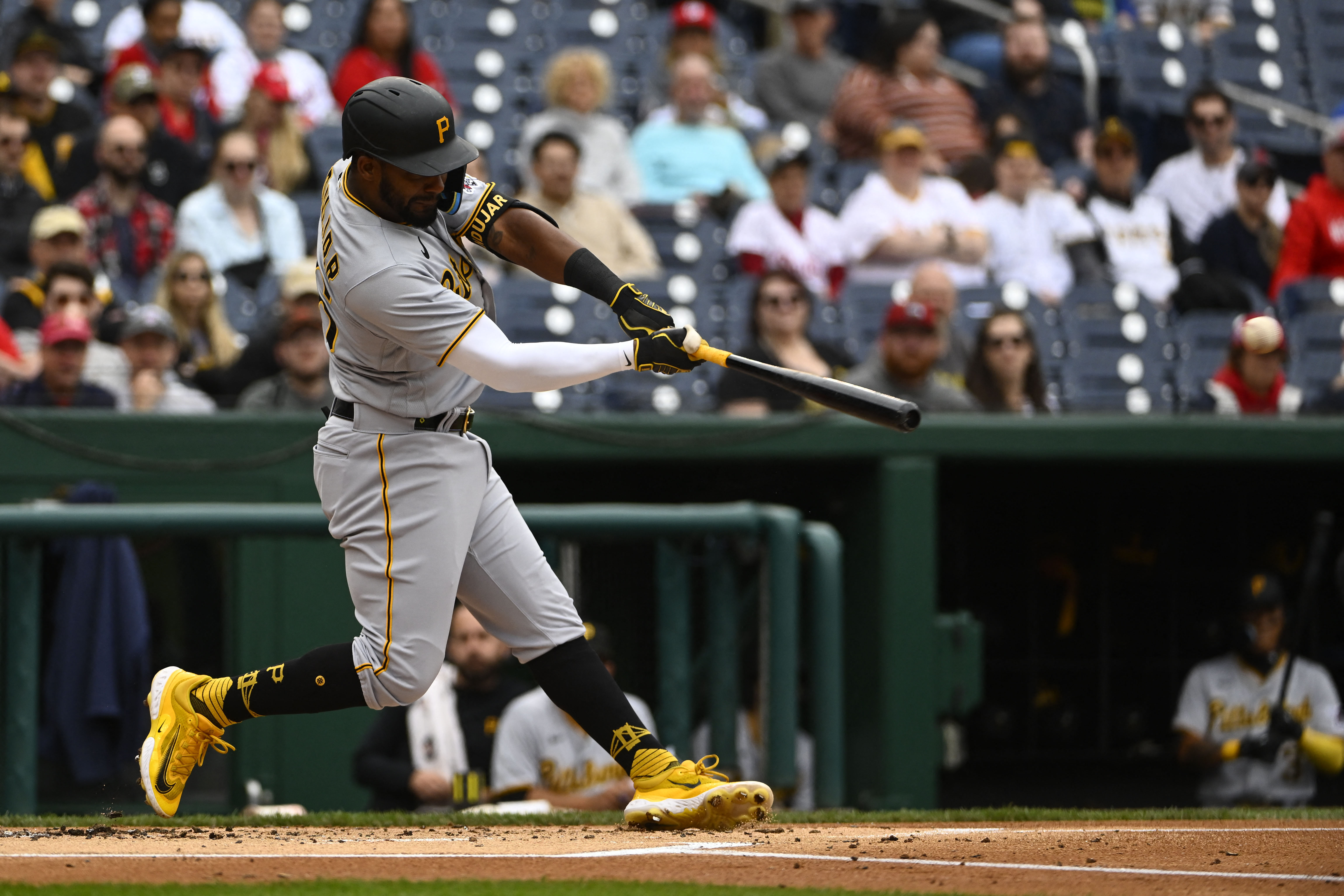 Miguel Andujar's blast lifts Pirates over Nationals in Game 1