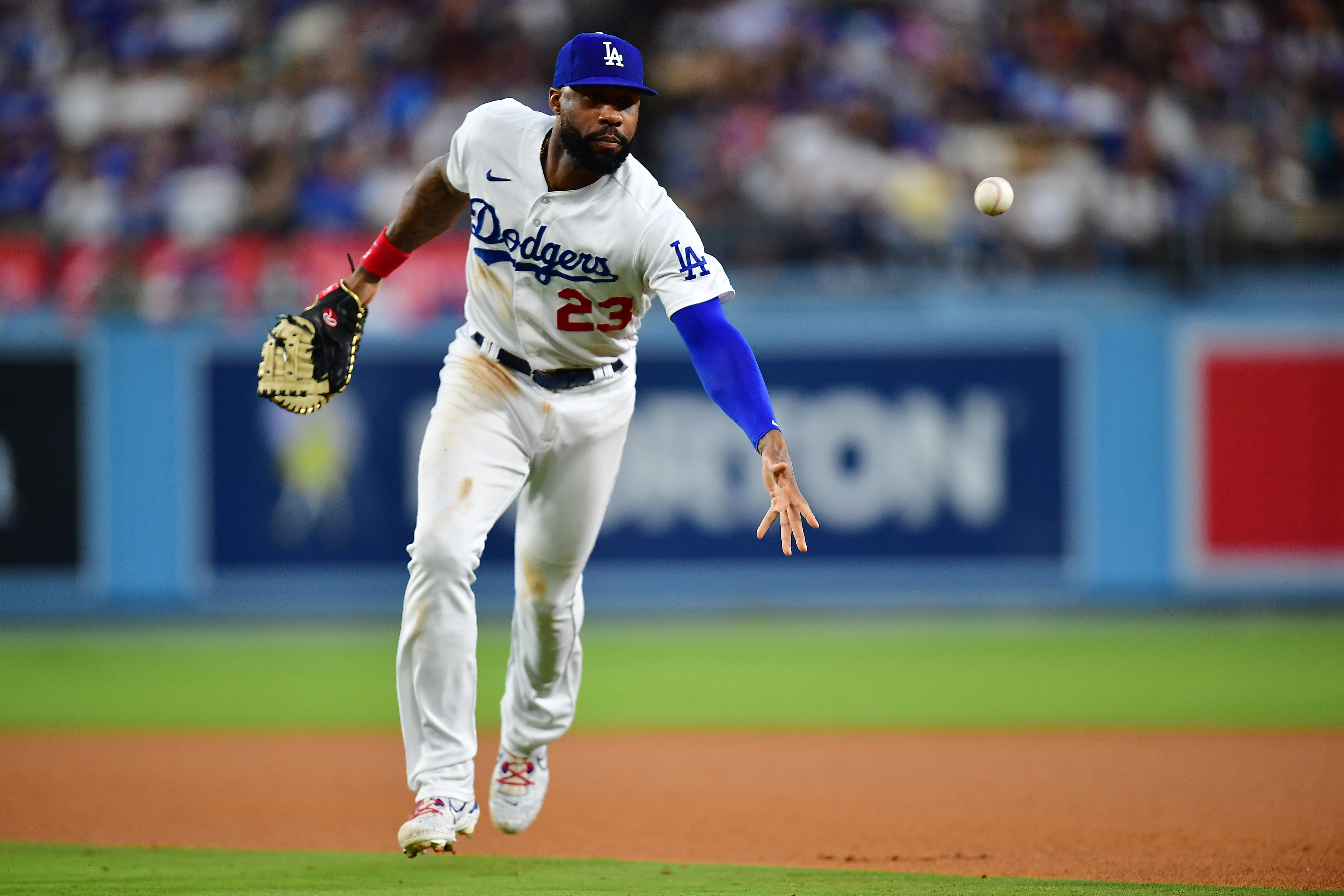 J.D. Davis helps Giants dismantle Dodgers, 15-0