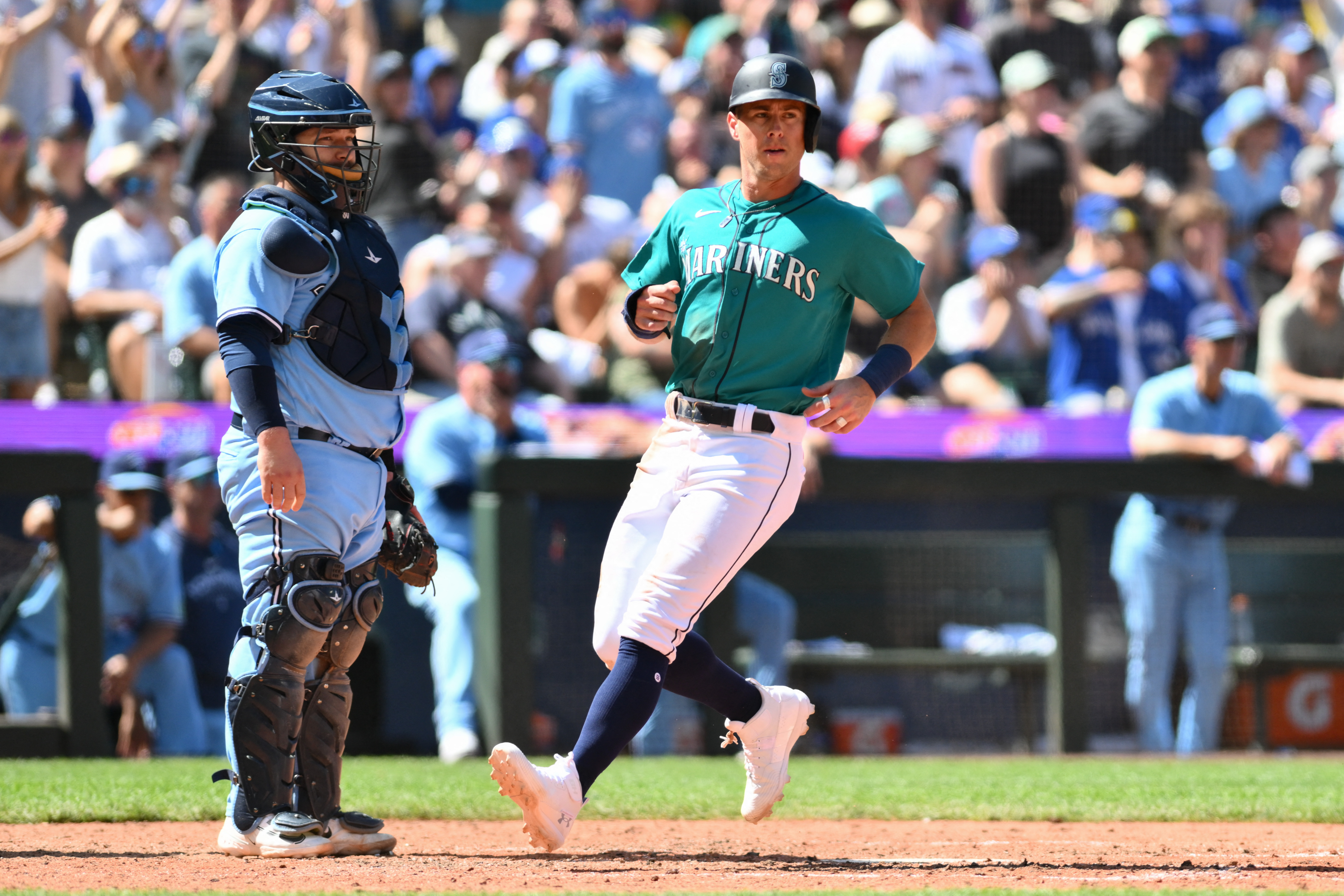 Mariners win battle of power with Blue Jays