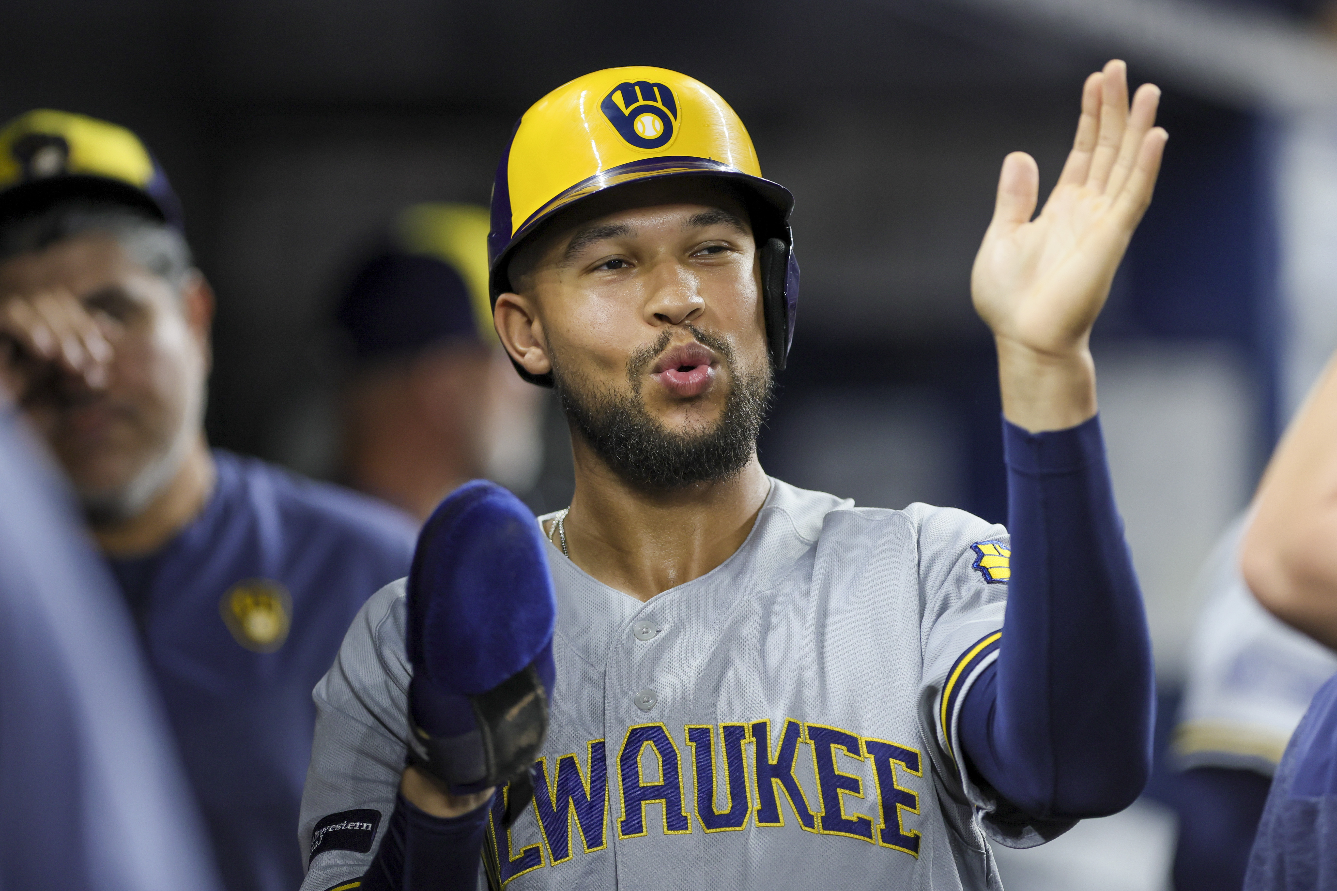 Brewers score 12 runs in one inning, crush Marlins 16-1