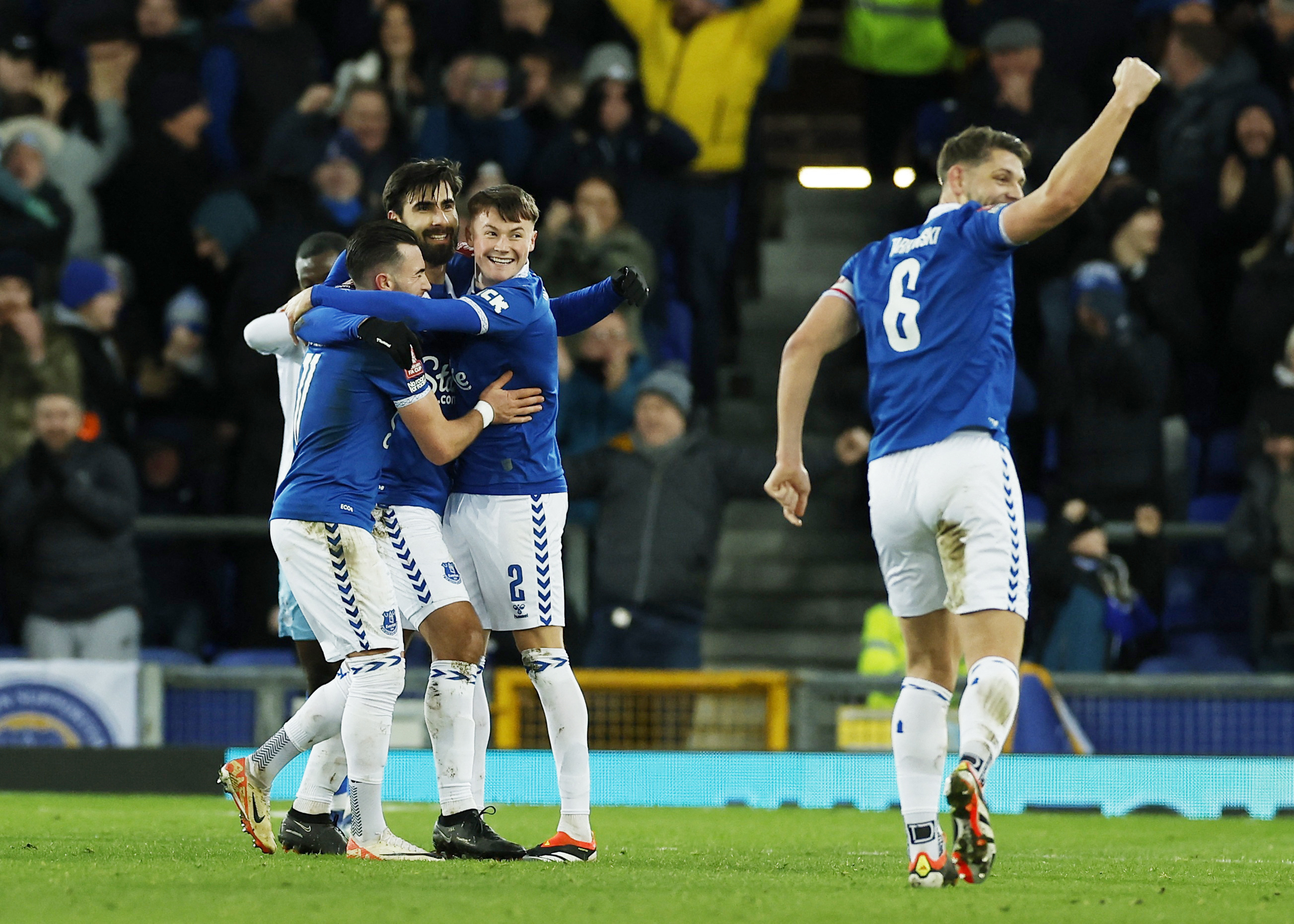 Everton beat Palace to reach FA Cup fourth round, Forest edge Blackpool