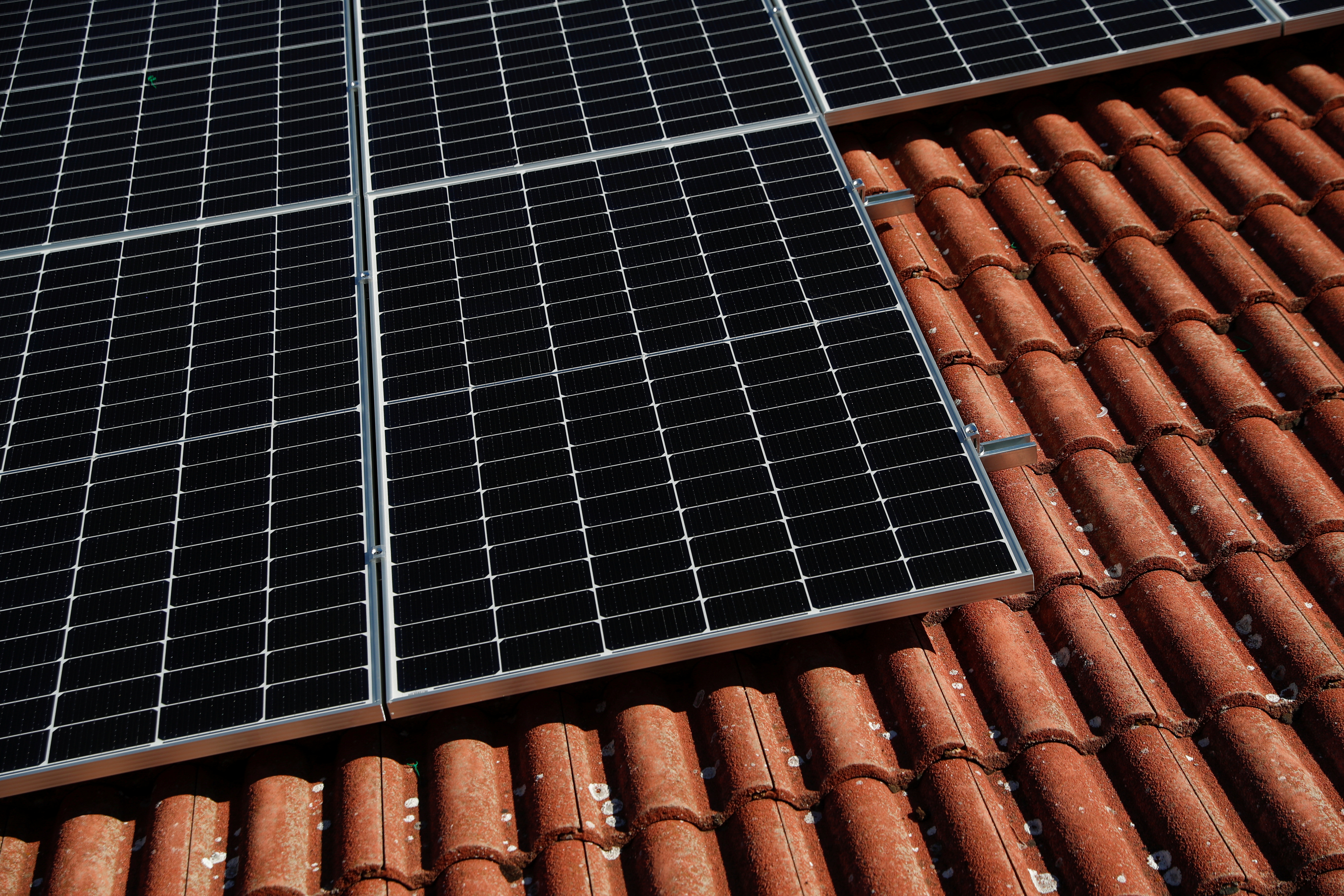 Solar panel installation on the roof of a home in Algete