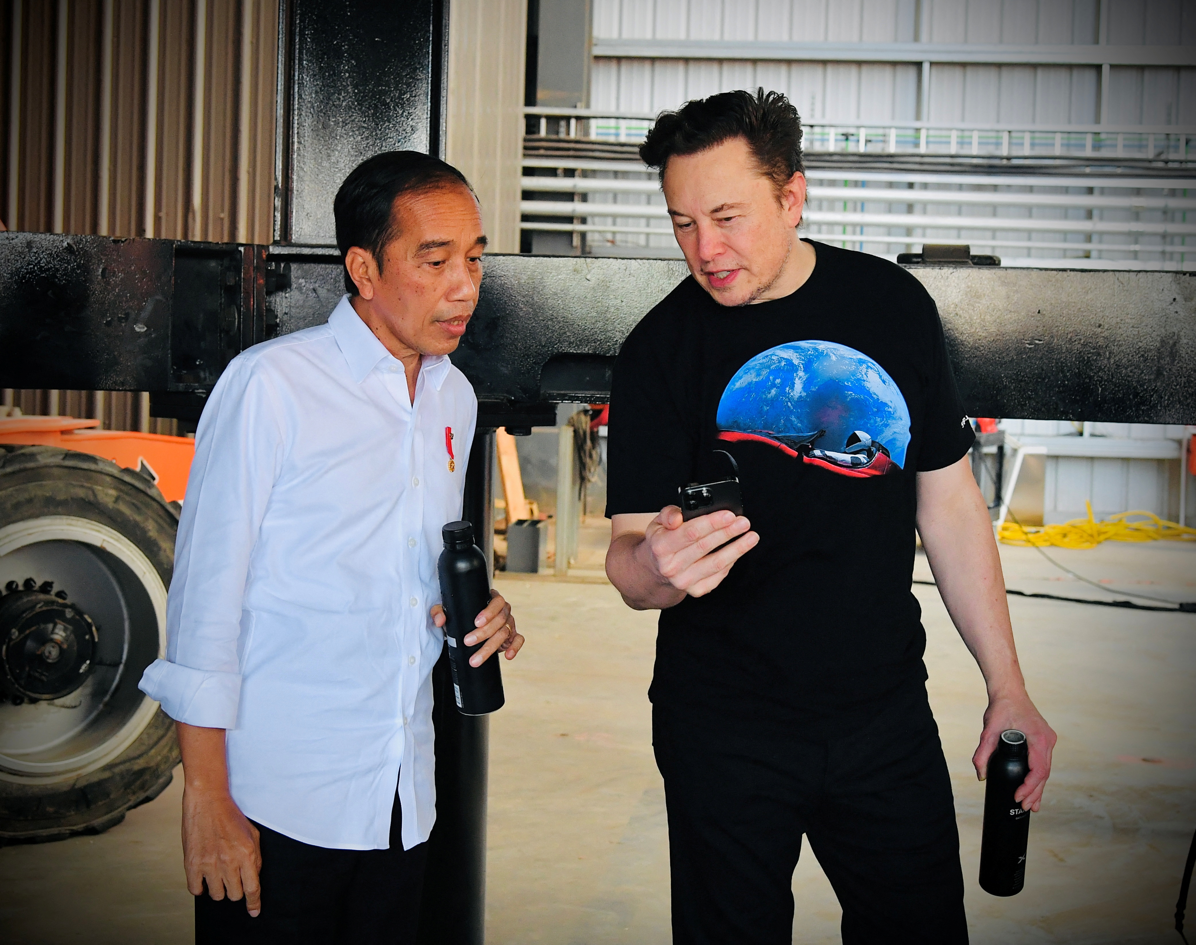 Indonesian President Joko Widodo talks with Founder and CEO of Tesla Motors Elon Musk during their meeting at the SpaceX launch site in Boca Chica, Texas