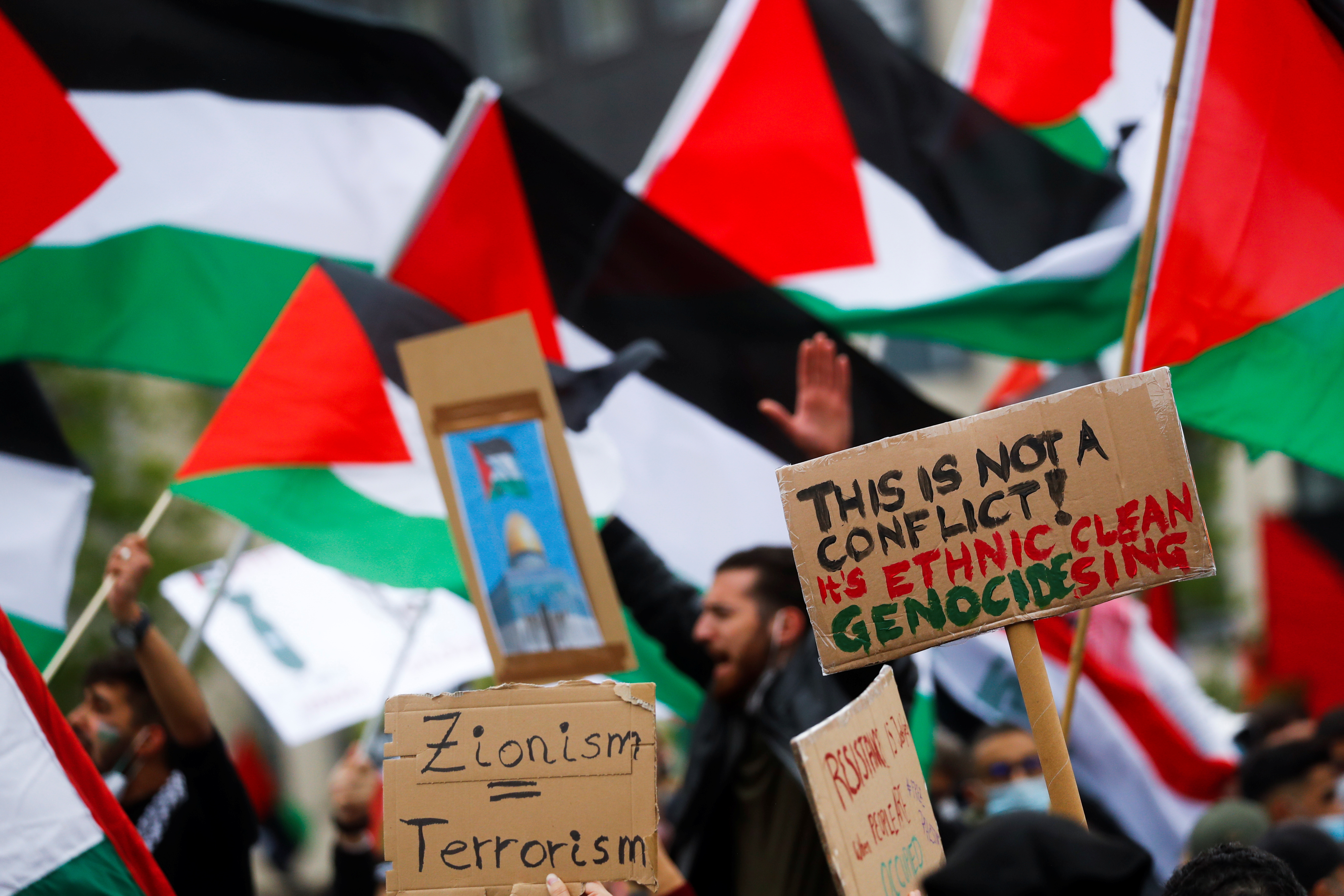 People attend a demonstration to mark the Nakba and in support of Palestinians, in Frankfurt, Germany May 15, 2021. REUTERS/Kai Pfaffenbach