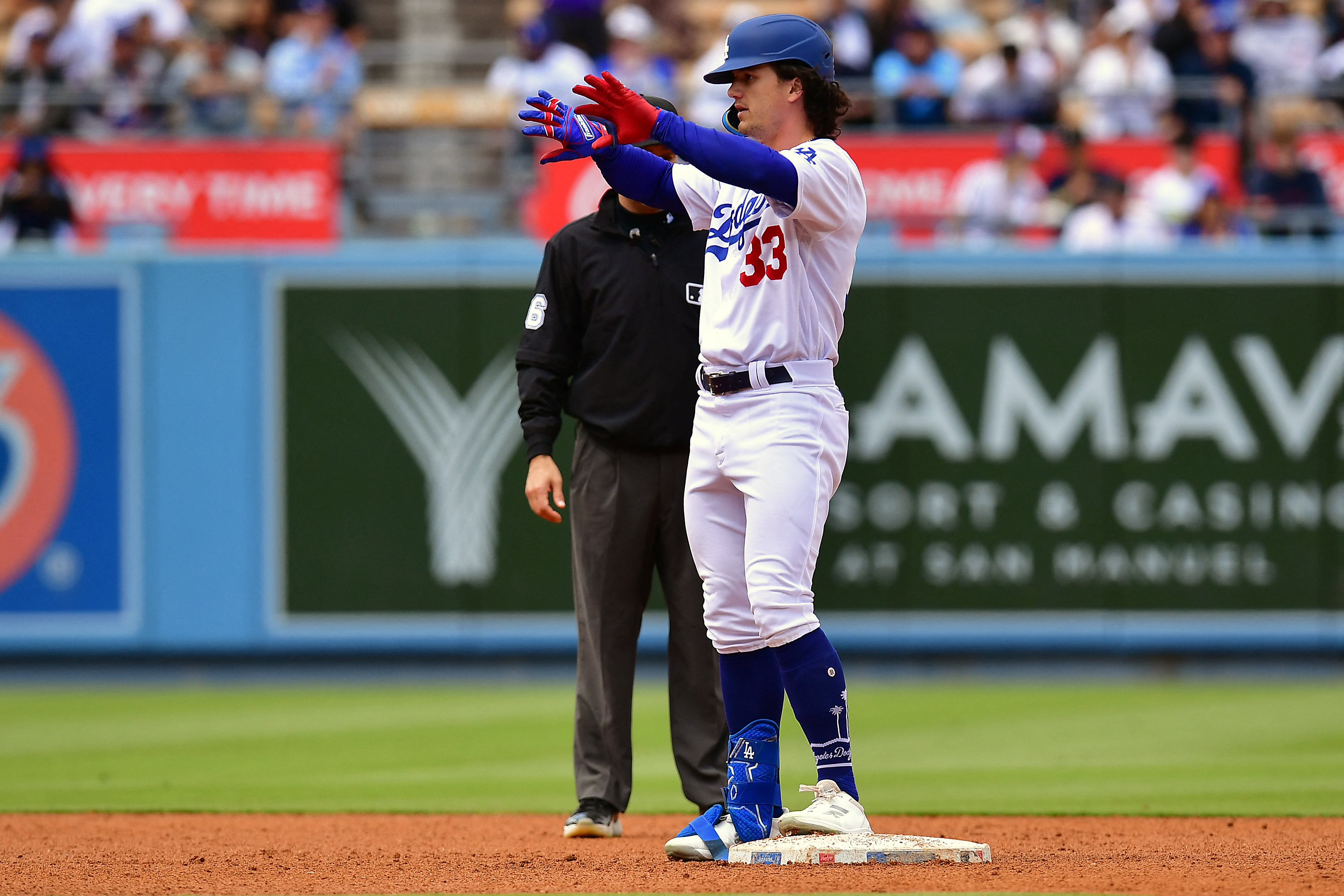 Dodgers stun Phillies on Max Muncy's walk-off grand slam