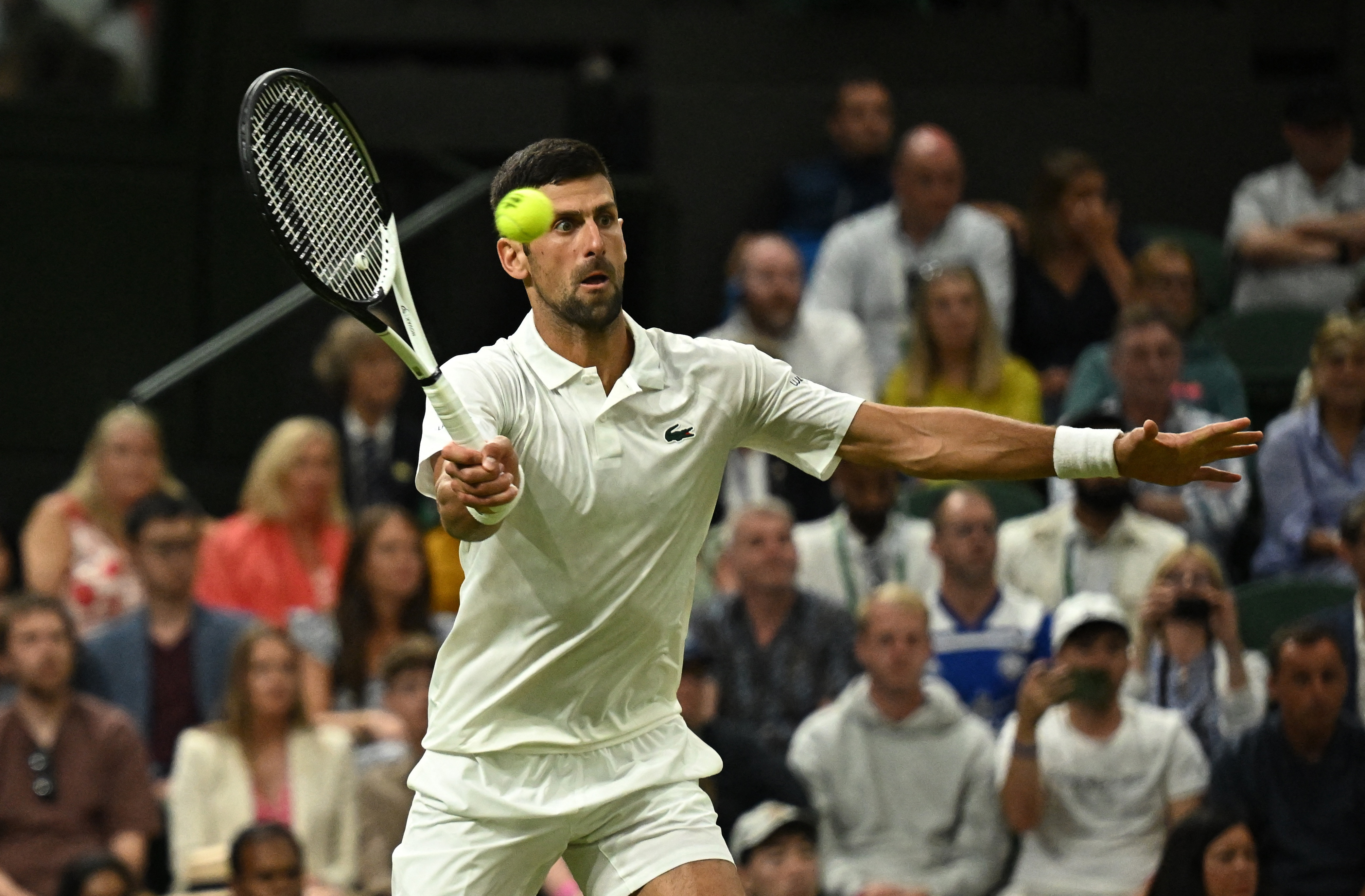 Jogo entre Djokovic e Hurkacz em Wimbledon é suspenso neste domingo; saiba  mais