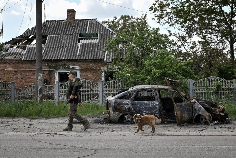 ロシア軍 実物 FSB MVD 廃盤稀少 BARS sumrak m2 スモック ロシアの秘密兵器、ウクライナで墜落 ステルス無人機の謎 - BBCニュース
