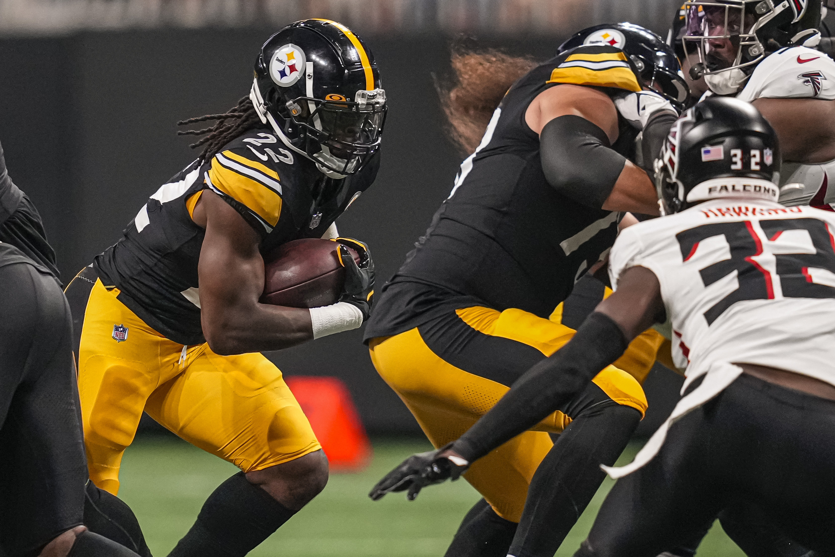 Pittsburgh Steelers quarterback Kenny Pickett throws during the first half  of a preseason NFL football game against the Atlanta Falcons, Thursday,  Aug. 24, 2023, in Atlanta. (AP Photo/Hakim Wright Stock Photo - Alamy