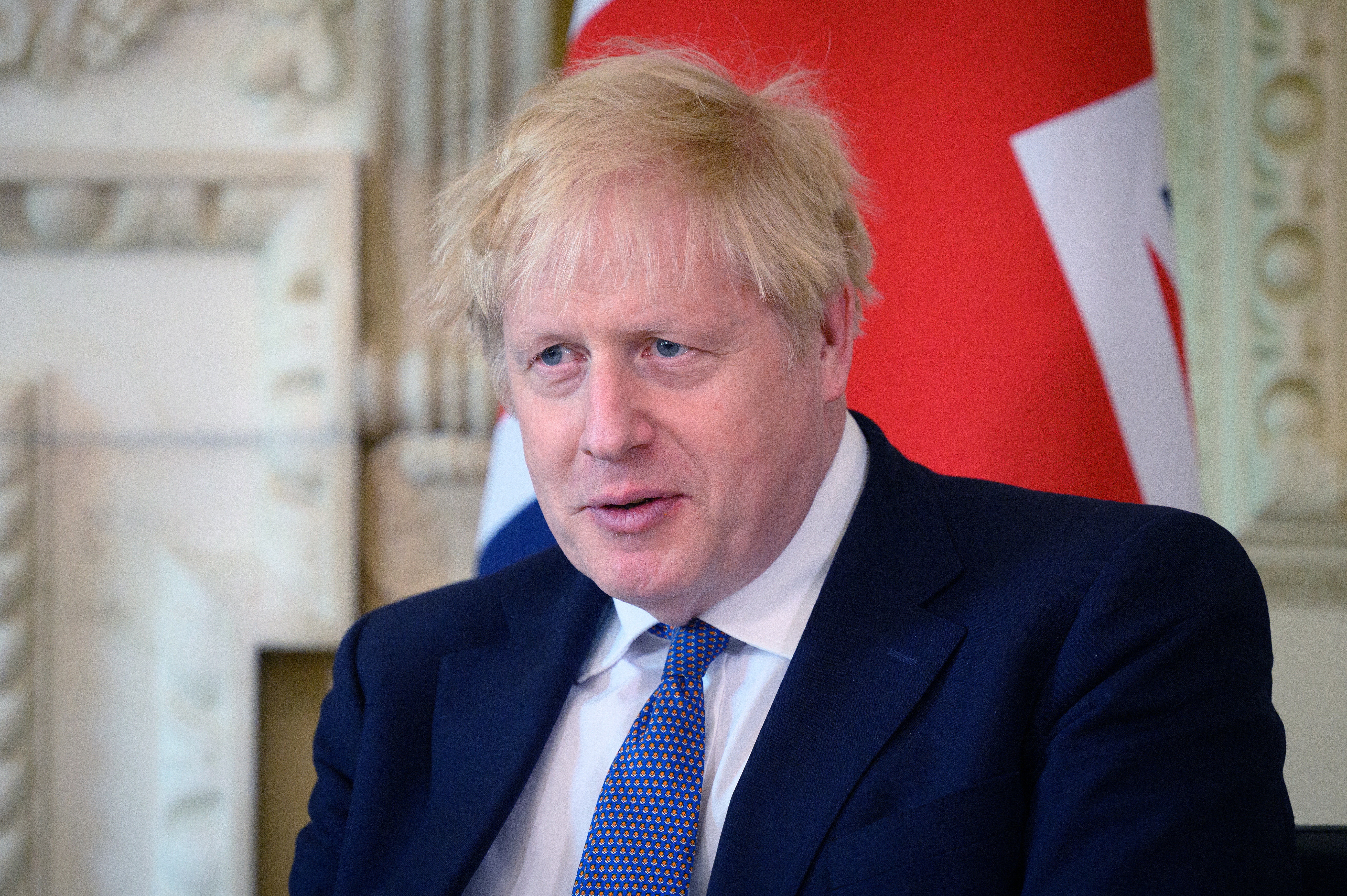 O primeiro ministro británico, Boris Johnson, fala co seu homólogo húngaro en Downing Street, en Londres, Gran Bretaña, o 28 de maio de 2021. Leon Neal / Pool vía REUTERS