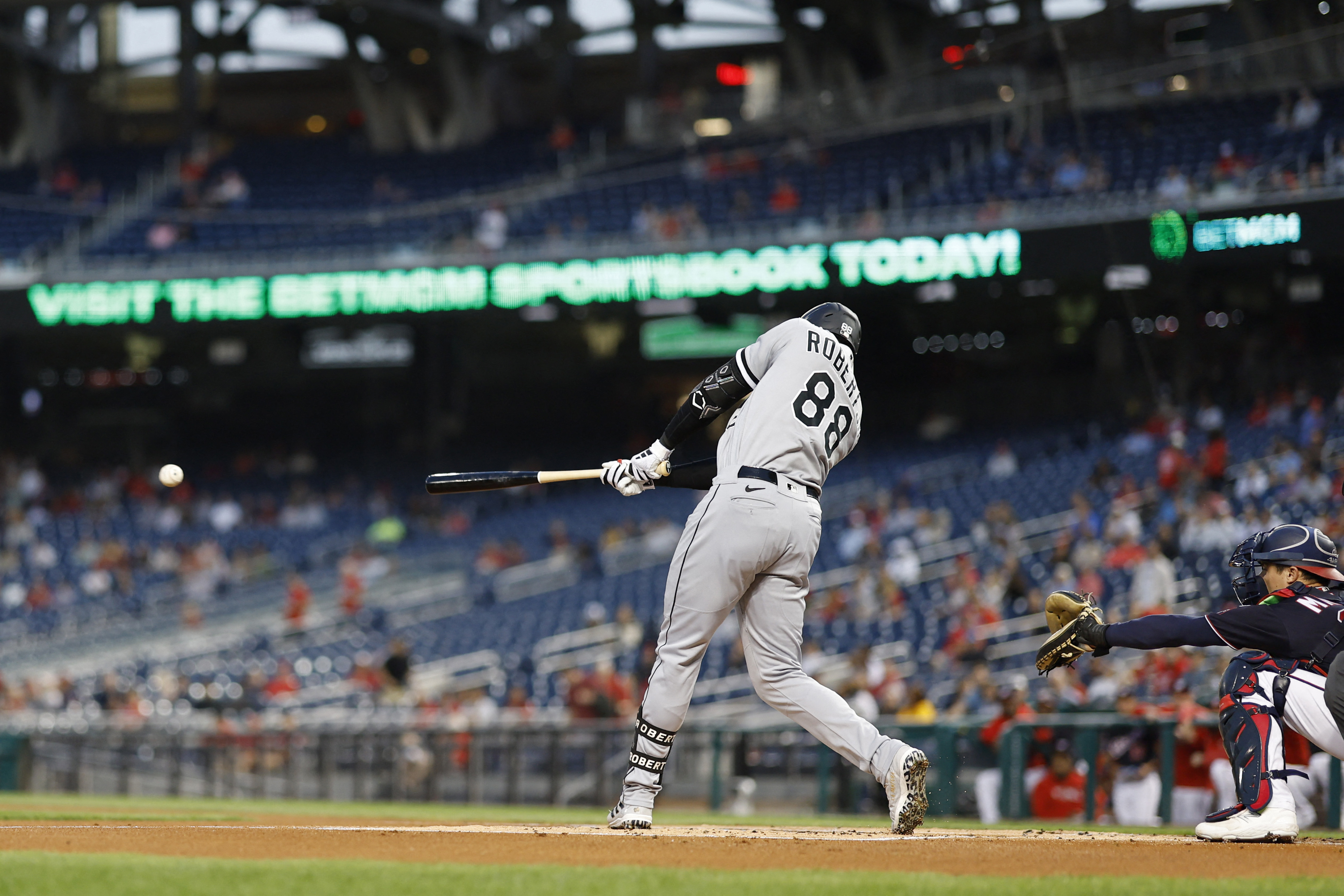 Joey Meneses' pinch-hit blast lifts Nats over White Sox