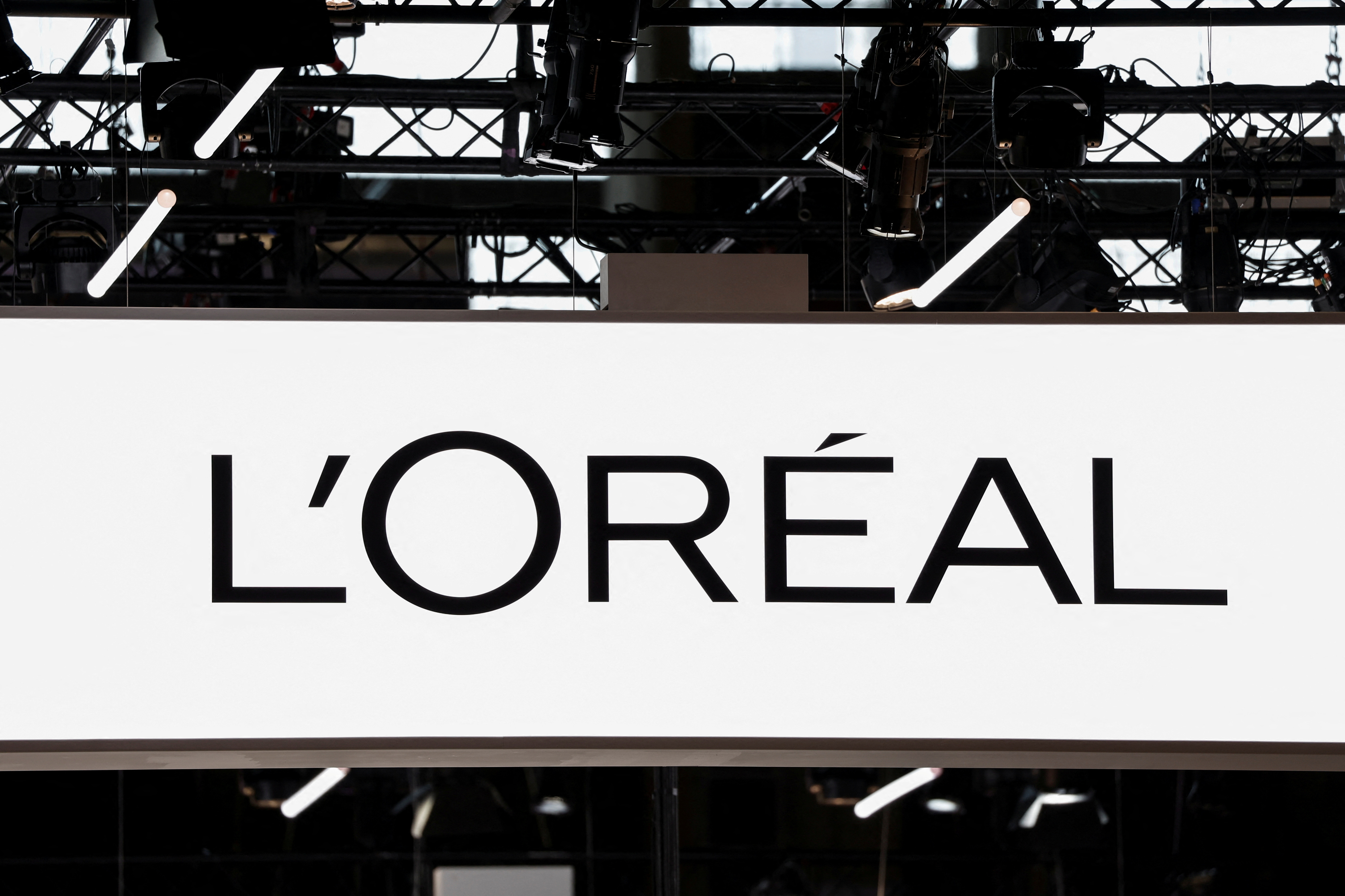 L'Oreal's hair straighteners caused woman's cancer, lawsuit claims | Reuters