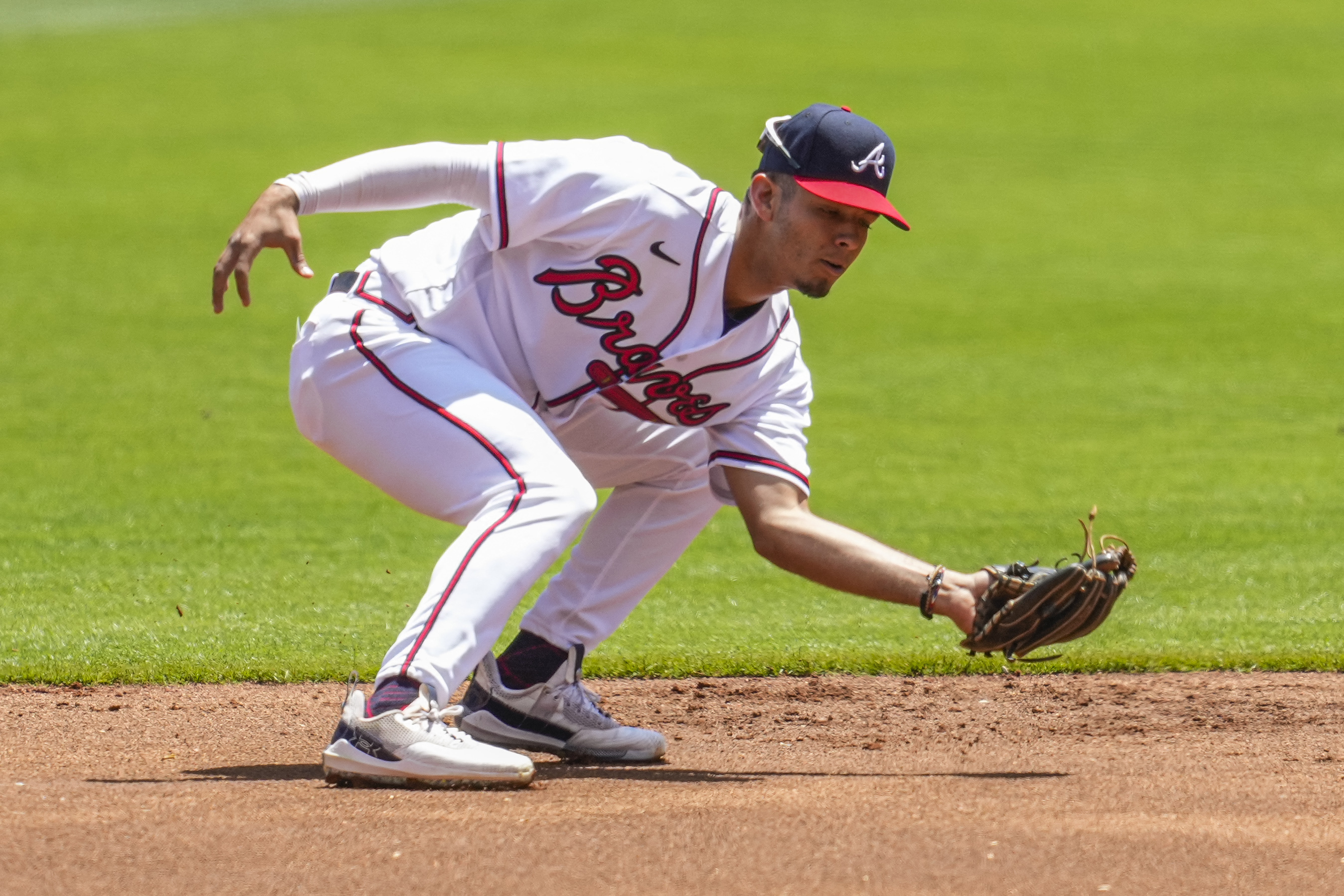 Yordan Alvarez helps Astros complete sweep of Braves