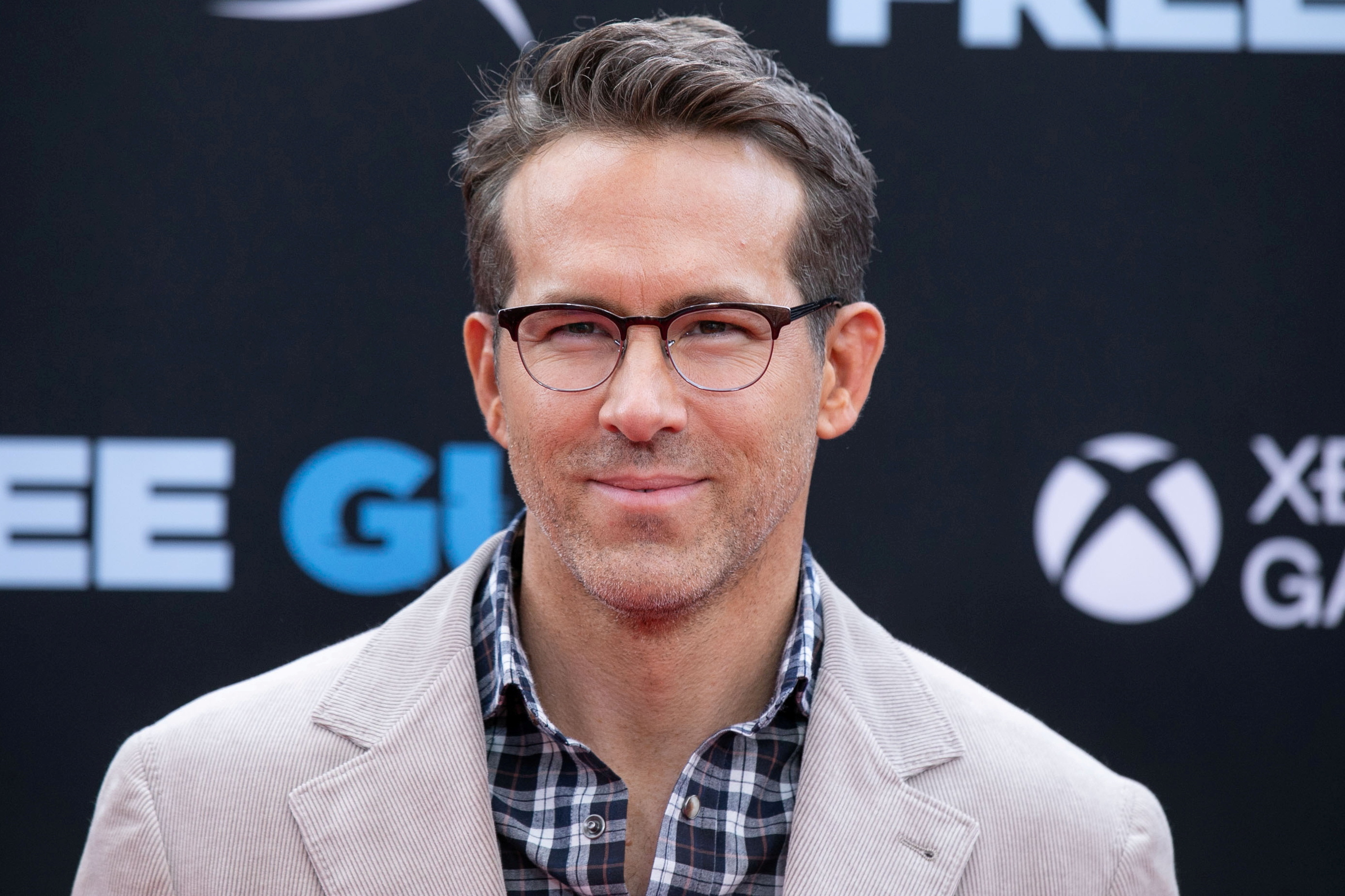 Actor Ryan Reynolds poses at the premiere for the film 