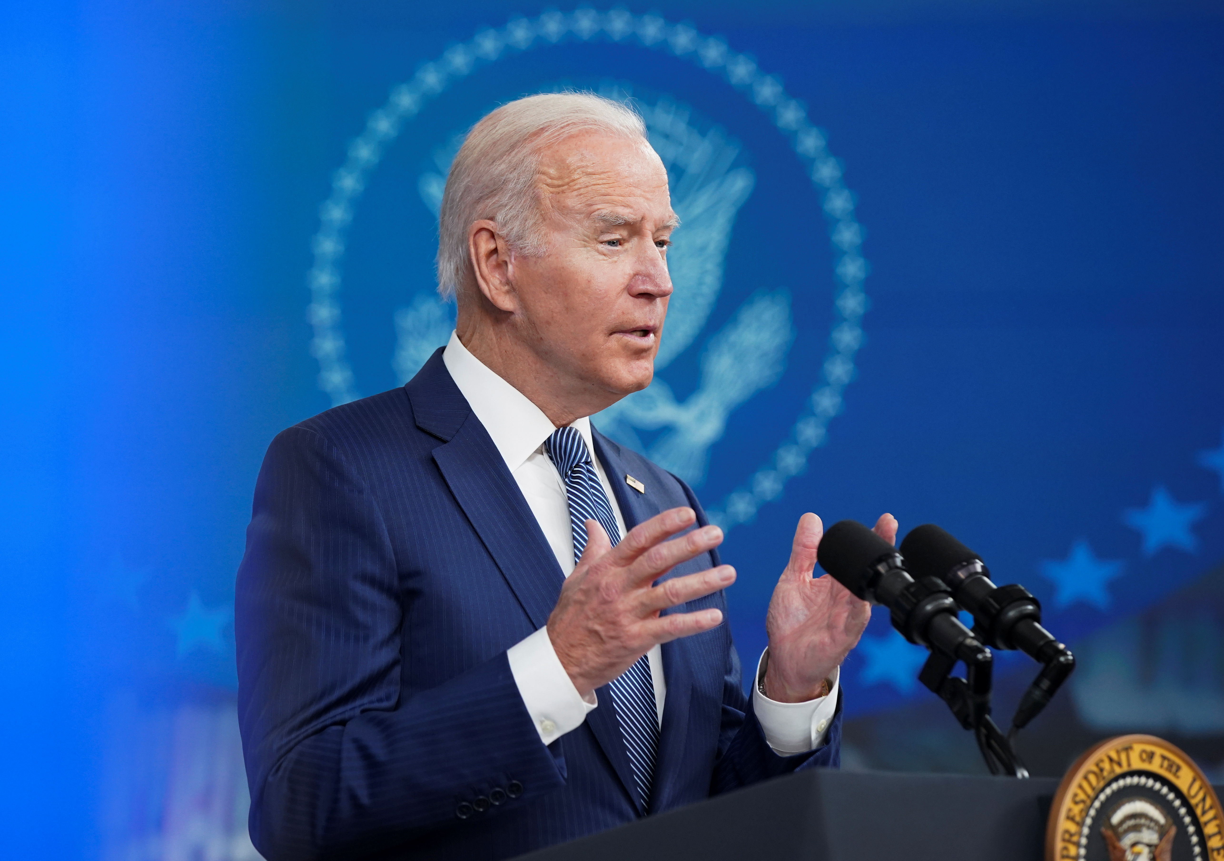 U.S. President Joe Biden speaks about his administration's efforts to ease supply chain issues during the holiday season, at the White House in Washington, U.S., December 1, 2021. REUTERS/Kevin Lamarque