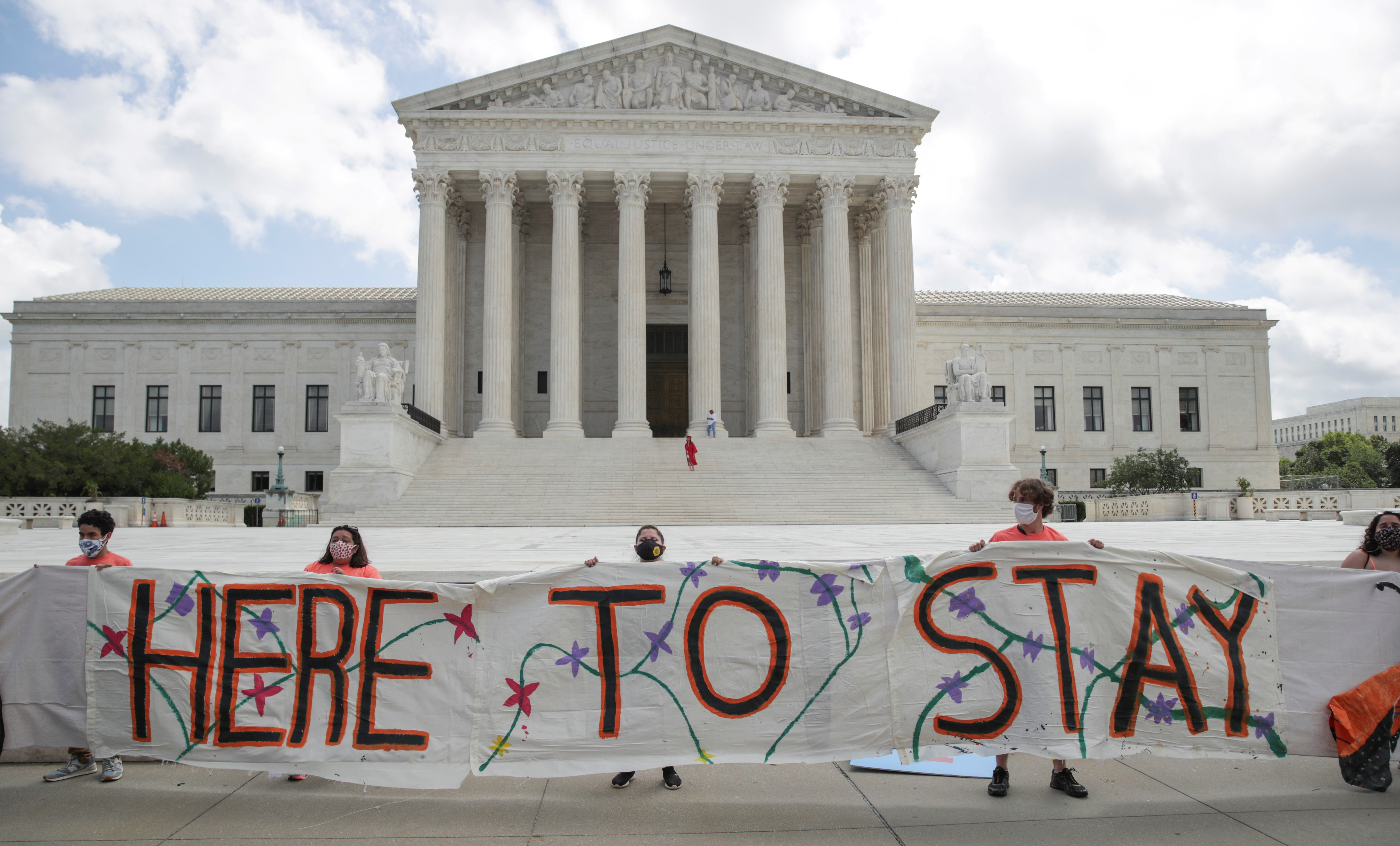 U.S. Supreme Court hands victory to immigrants facing deportation | Reuters