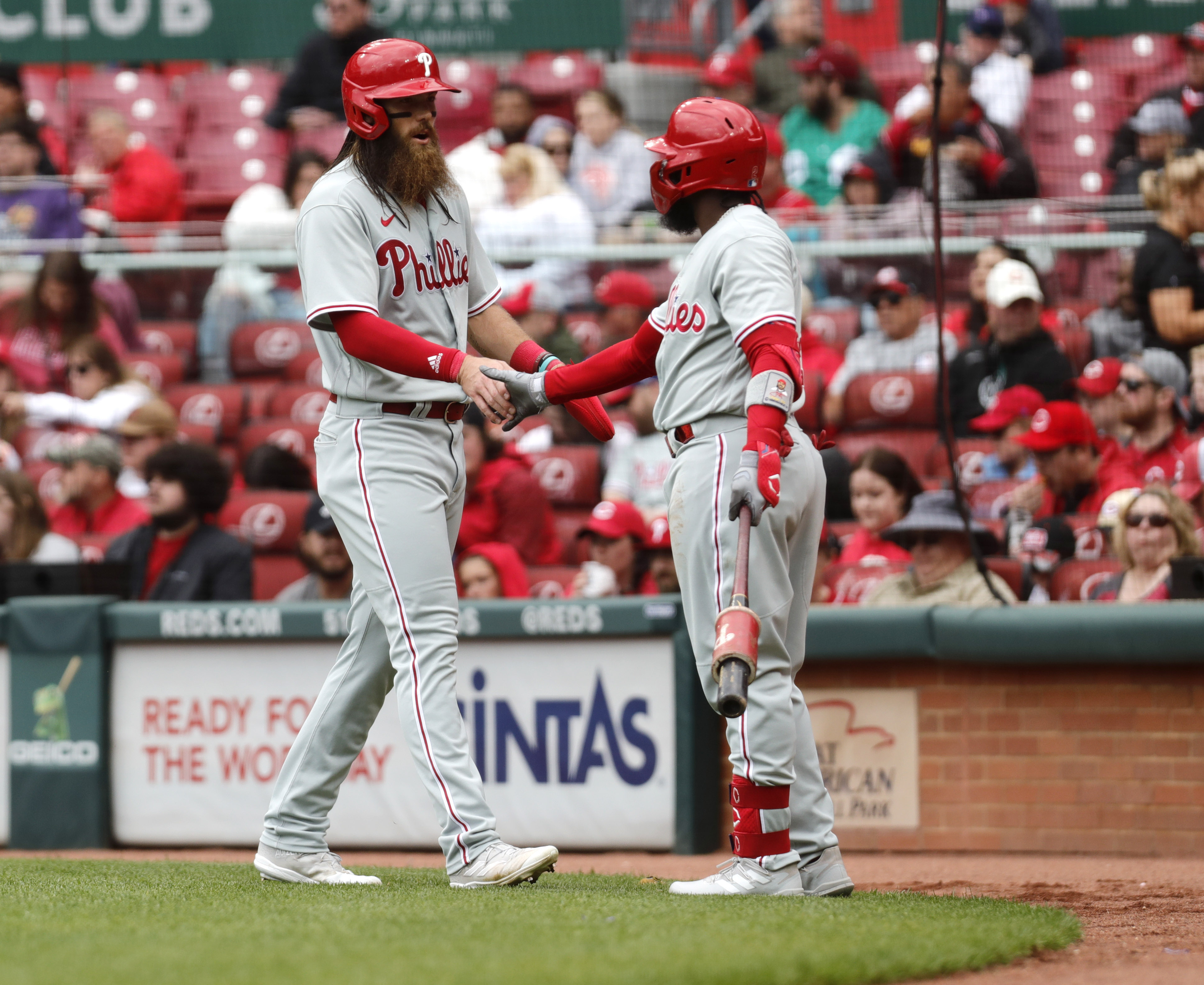 Phillies score 9 in the first to begin their rout of the Reds