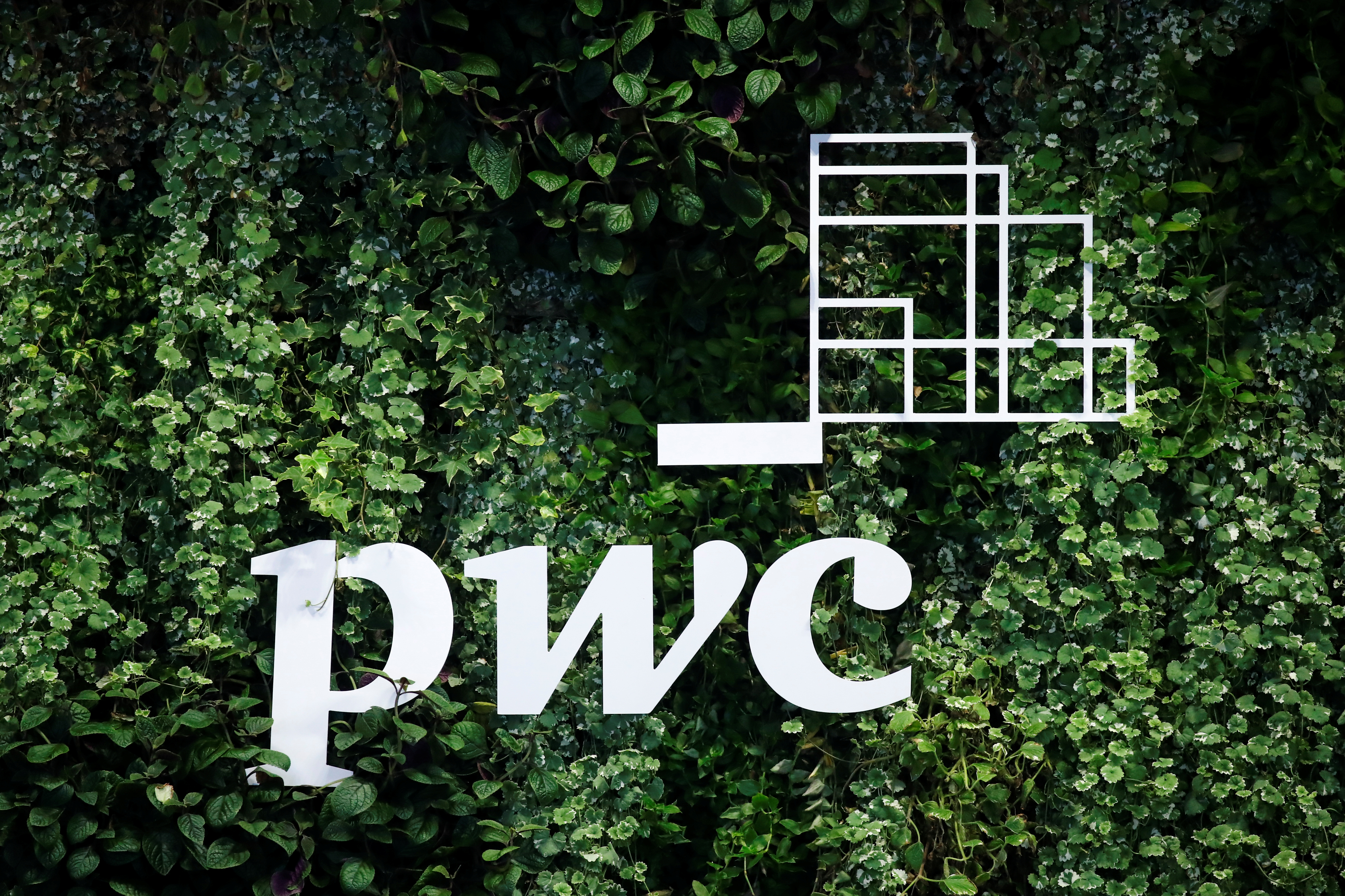 Pwc logo hi-res stock photography and images - Alamy