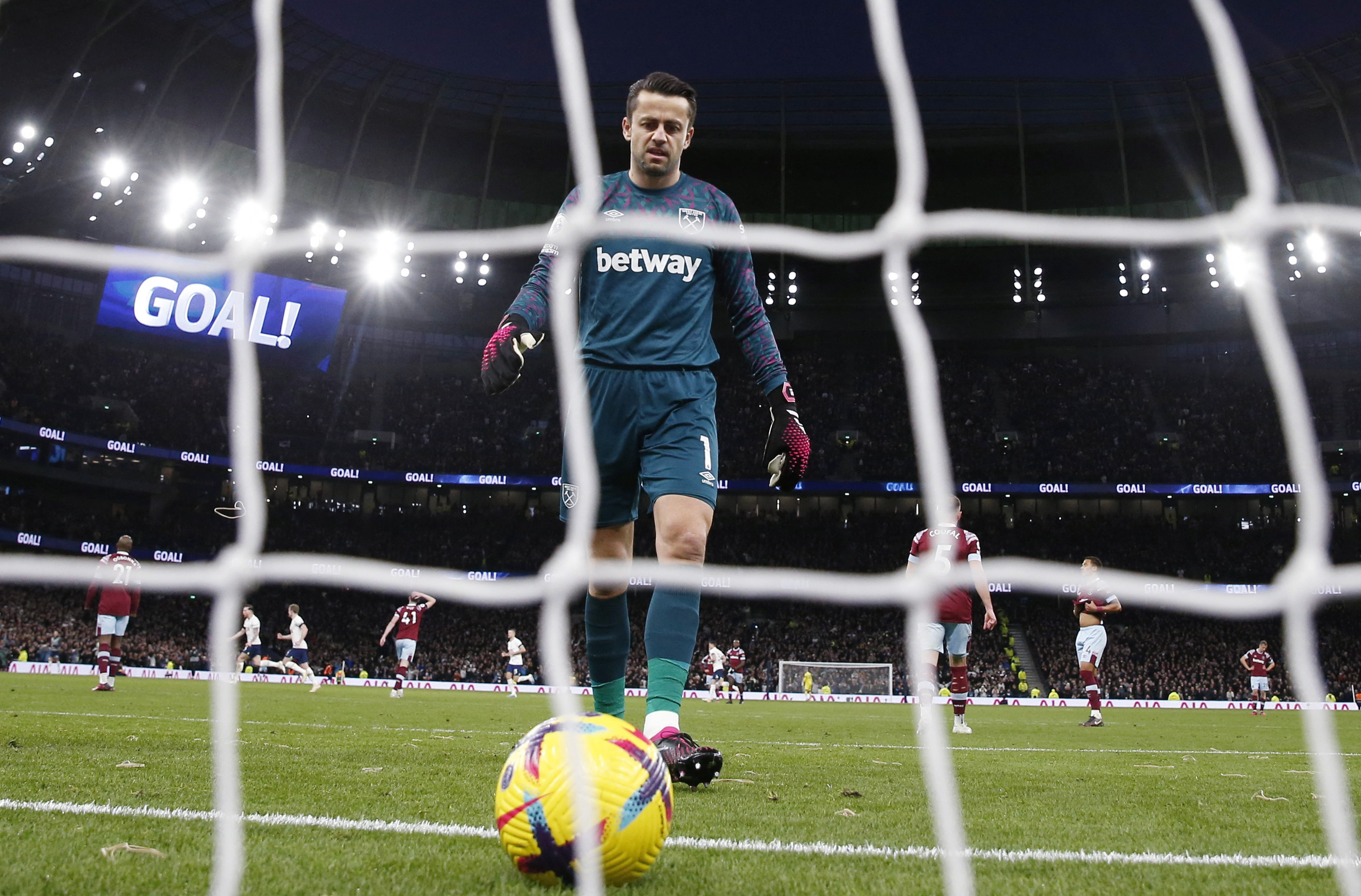 West Ham suffer Fabianski injury blow Reuters