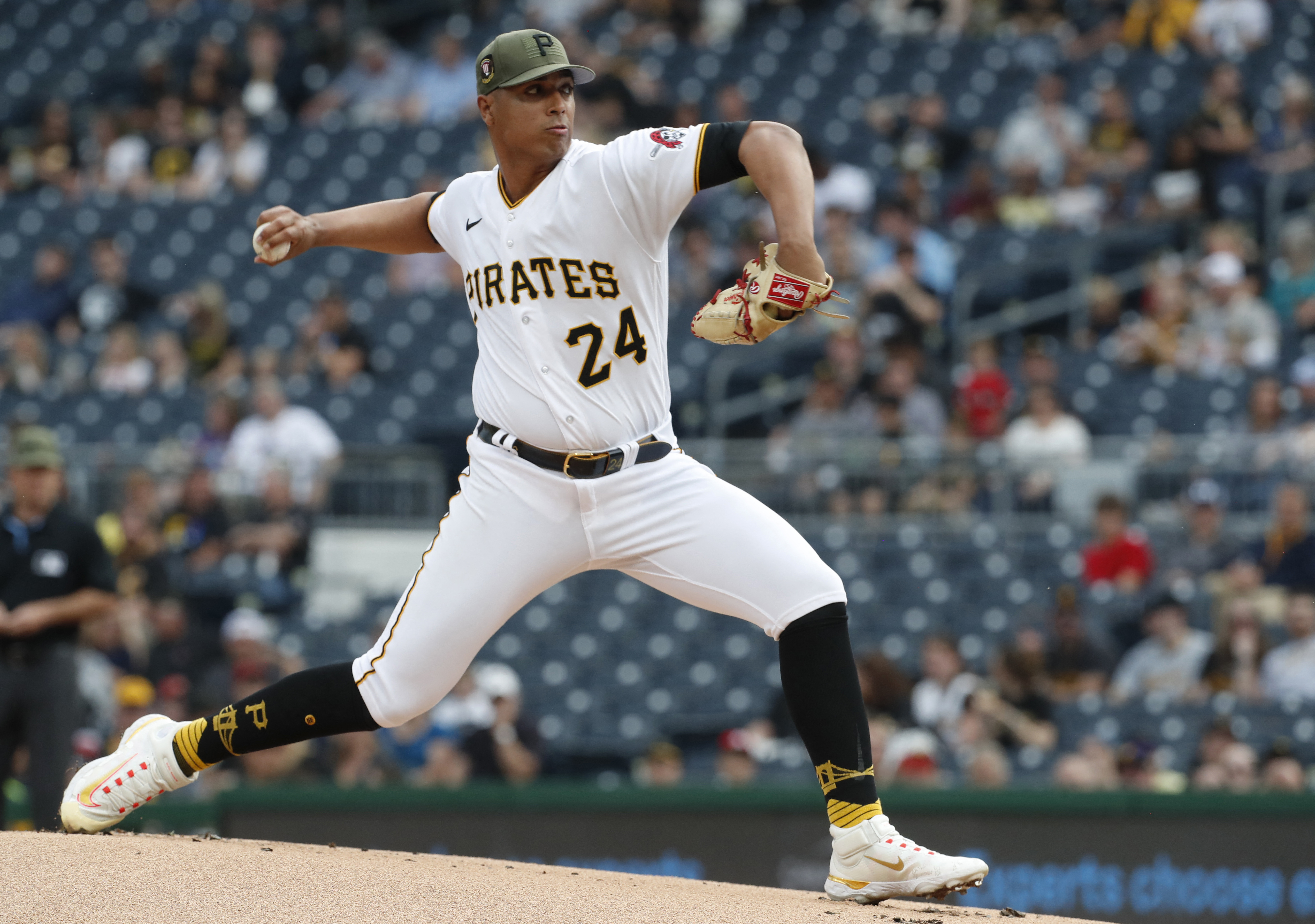 Pirates ride seven-run inning to rout of D-backs