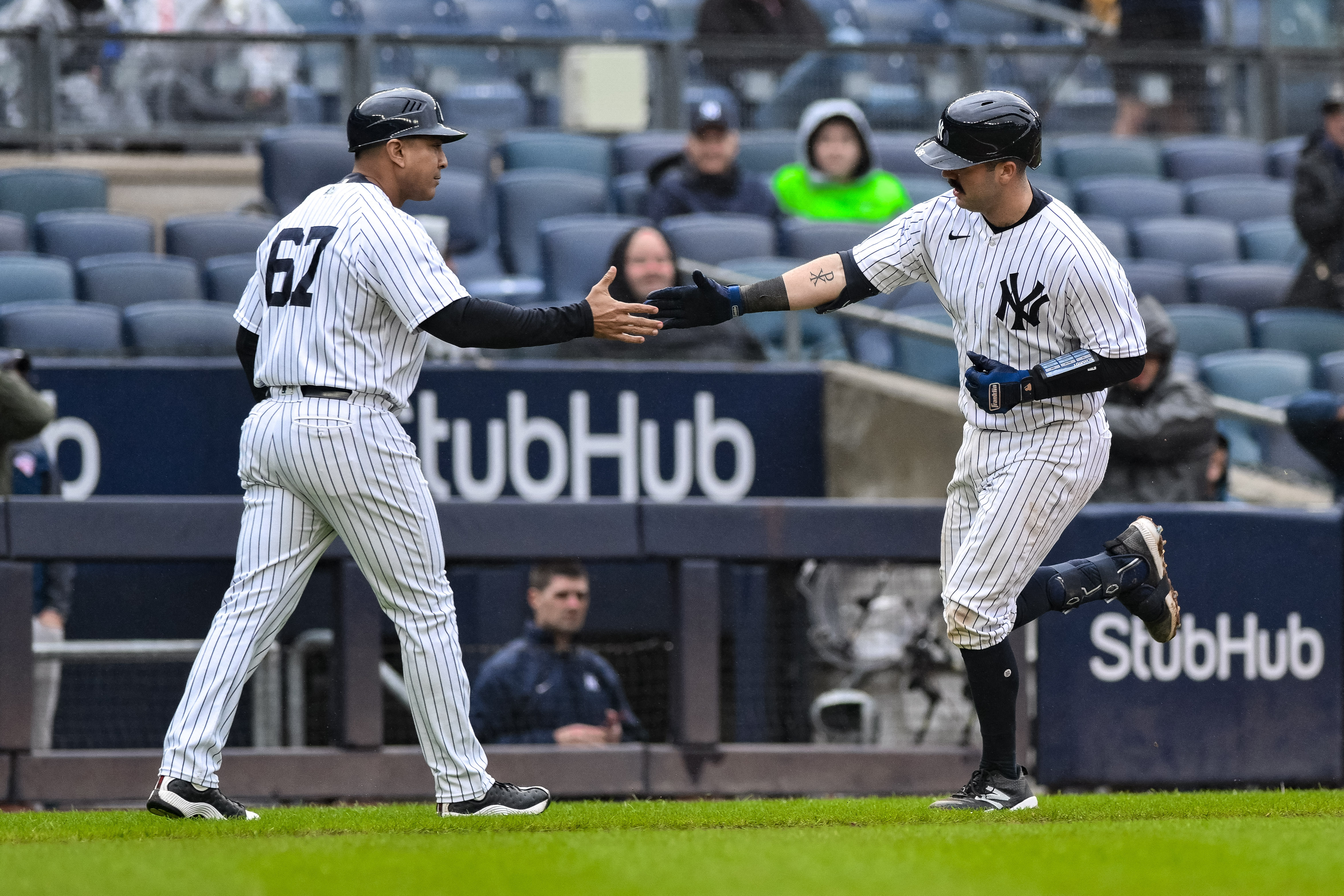 Late rally gives Yankees win over Diamondbacks in home finale - Pinstripe  Alley