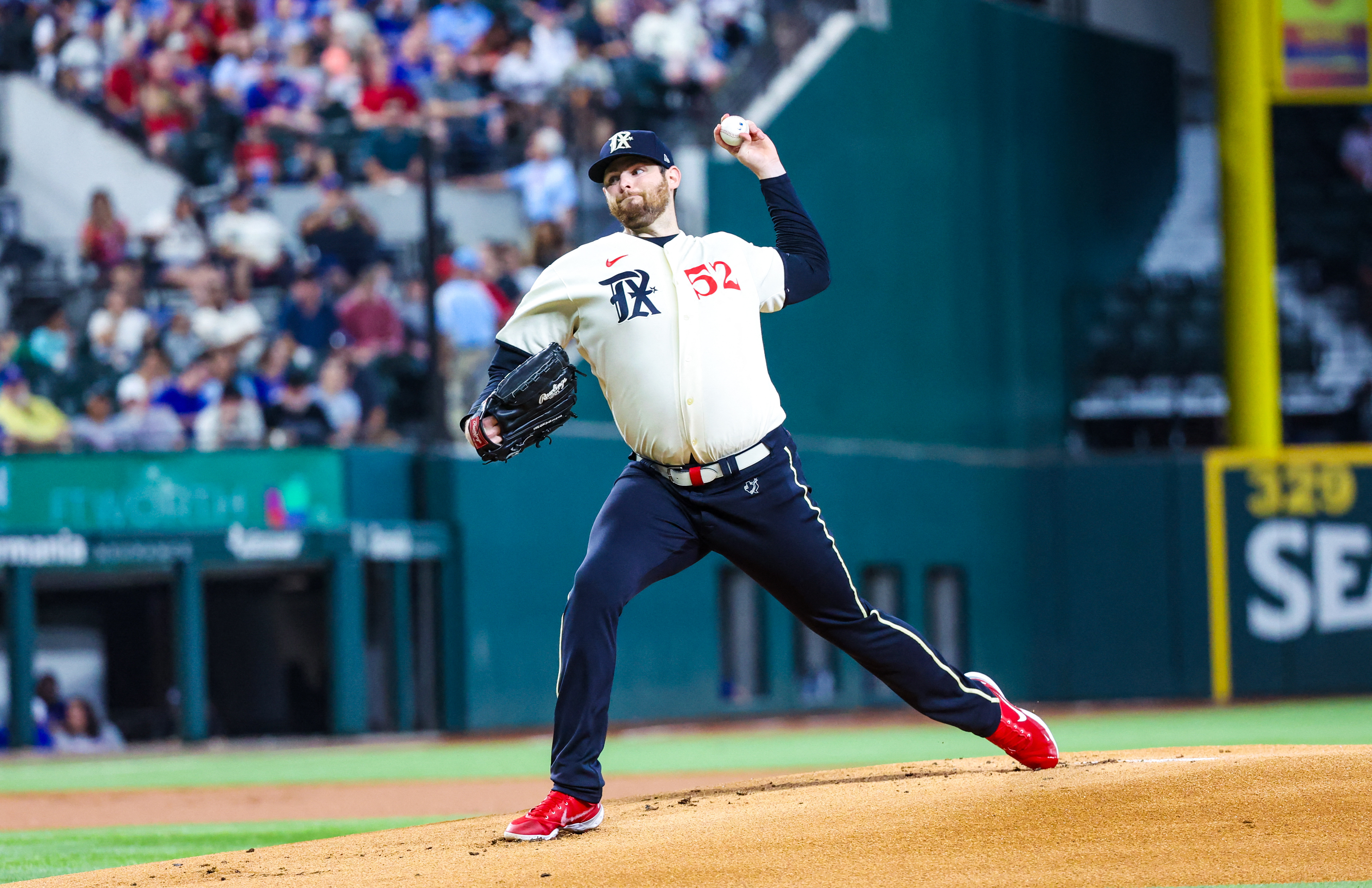 MLB roundup: Pirates escape 9-run hole, stun Reds