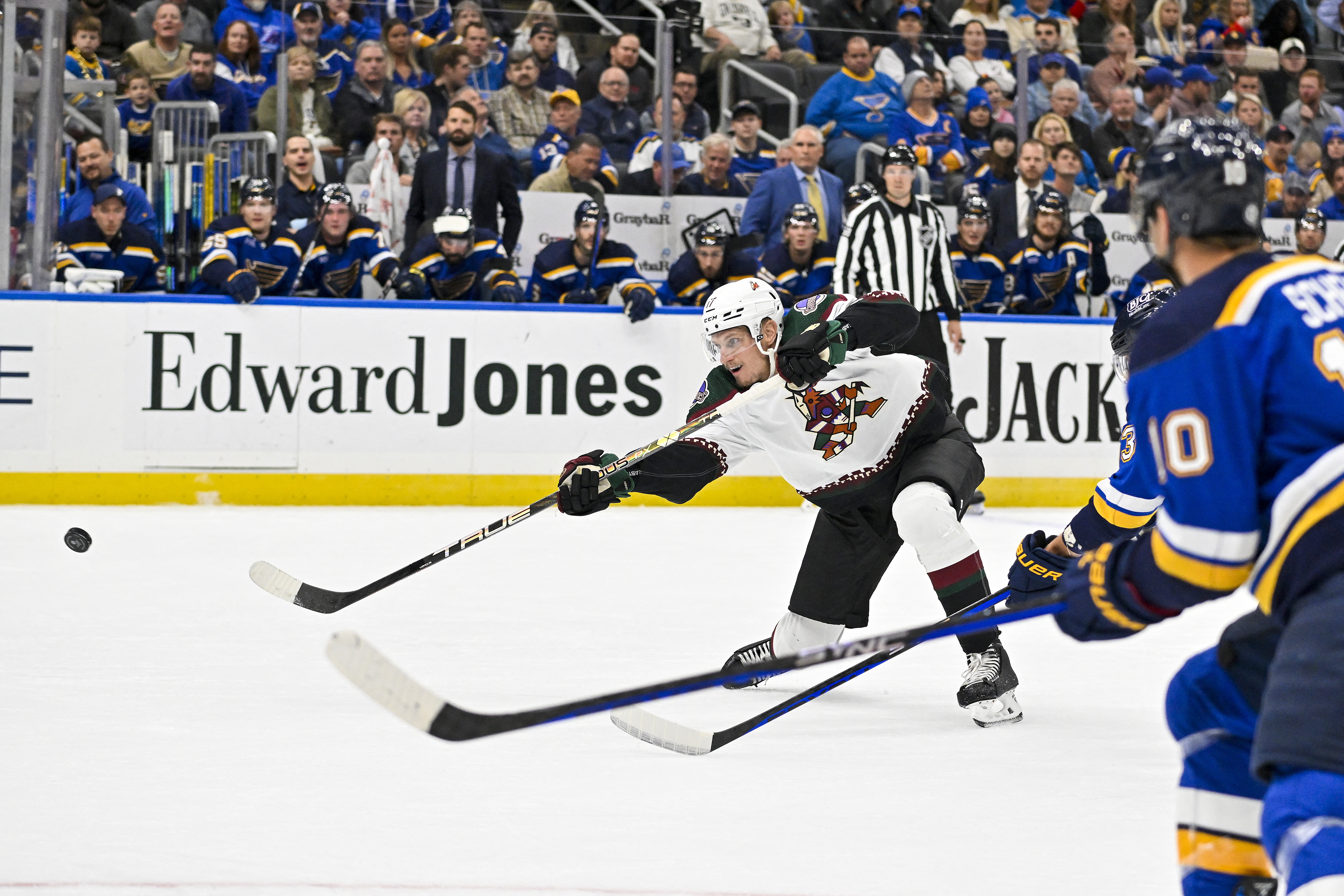 Clayton Keller helps Coyotes roll past Blues