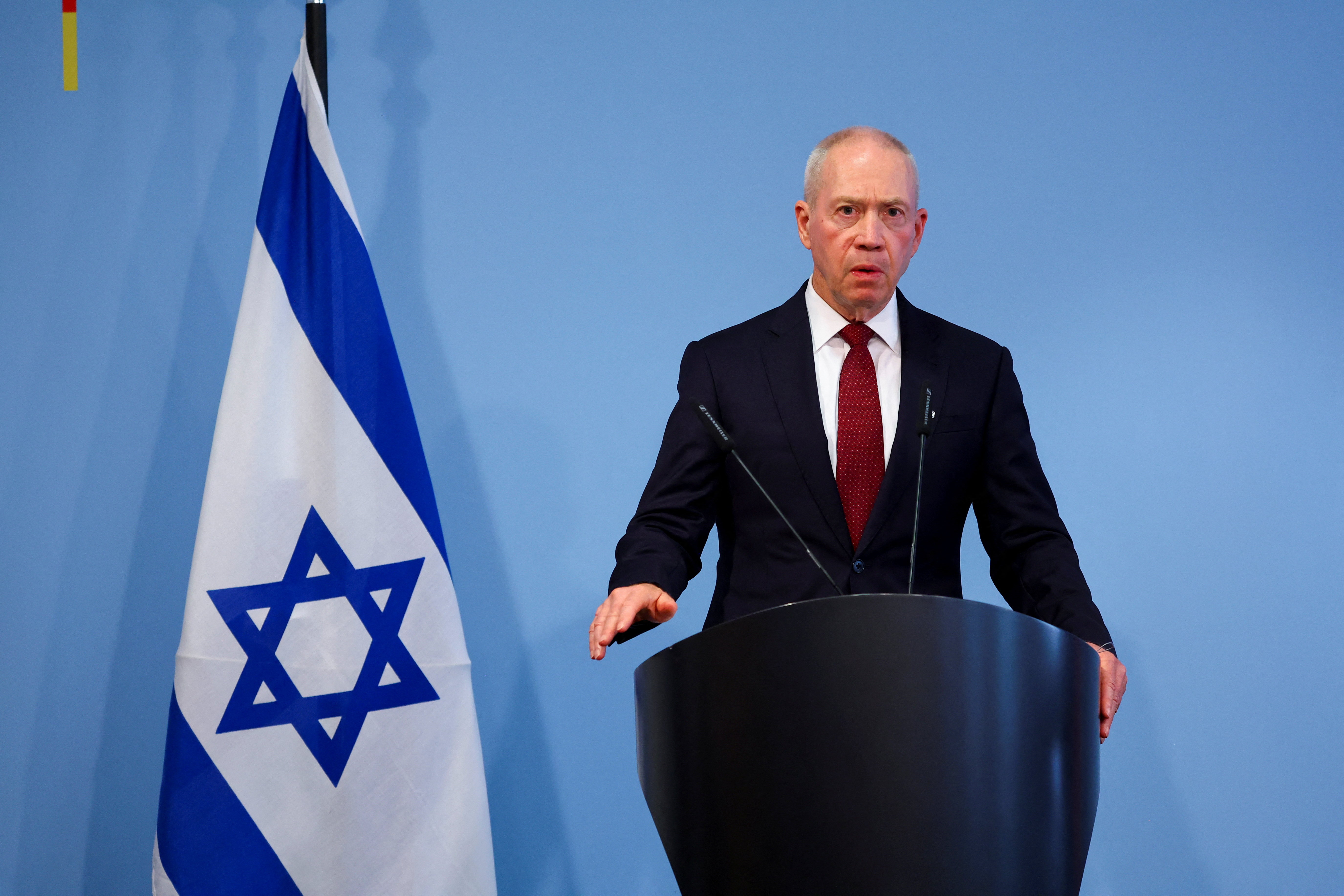 イスラエル国防相、ガザ戦後統治で首相に異議　軍事支配排除求める