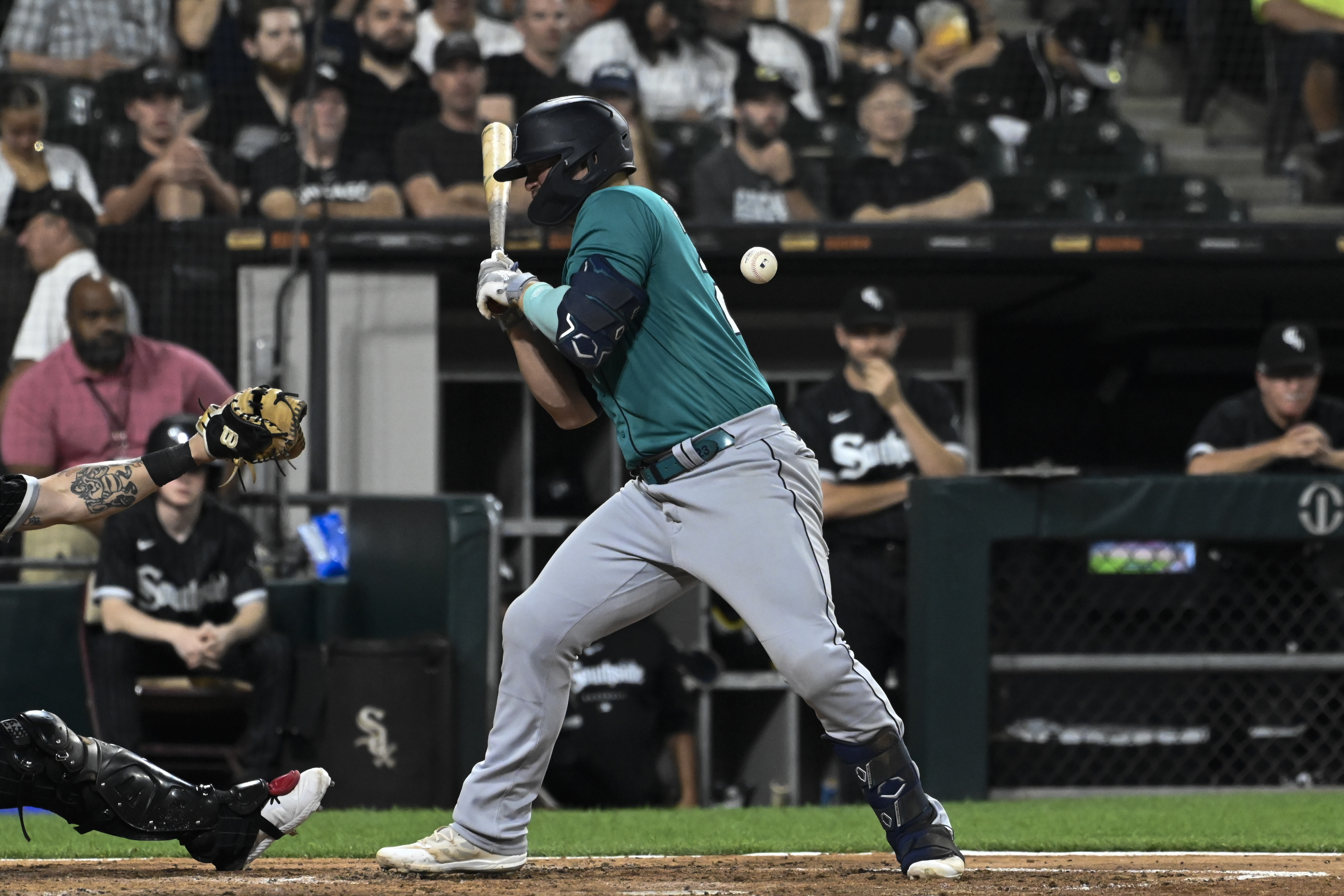 Cal Raleigh, Mariners dismantle White Sox 14-2