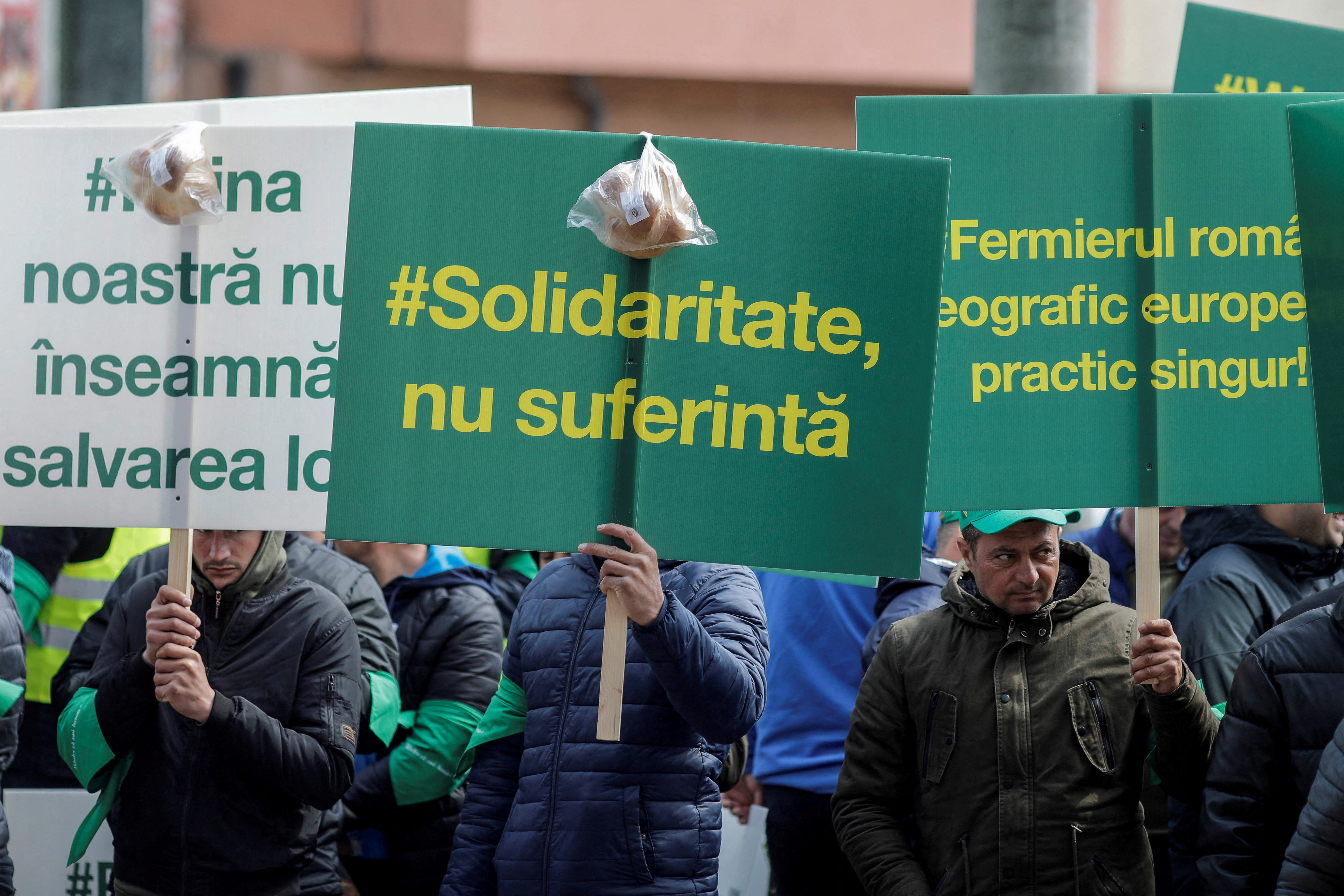 Los agricultores rumanos protestan por el precio de los granos y exigen las consecuencias de tener una afluencia de granos ucranianos baratos.