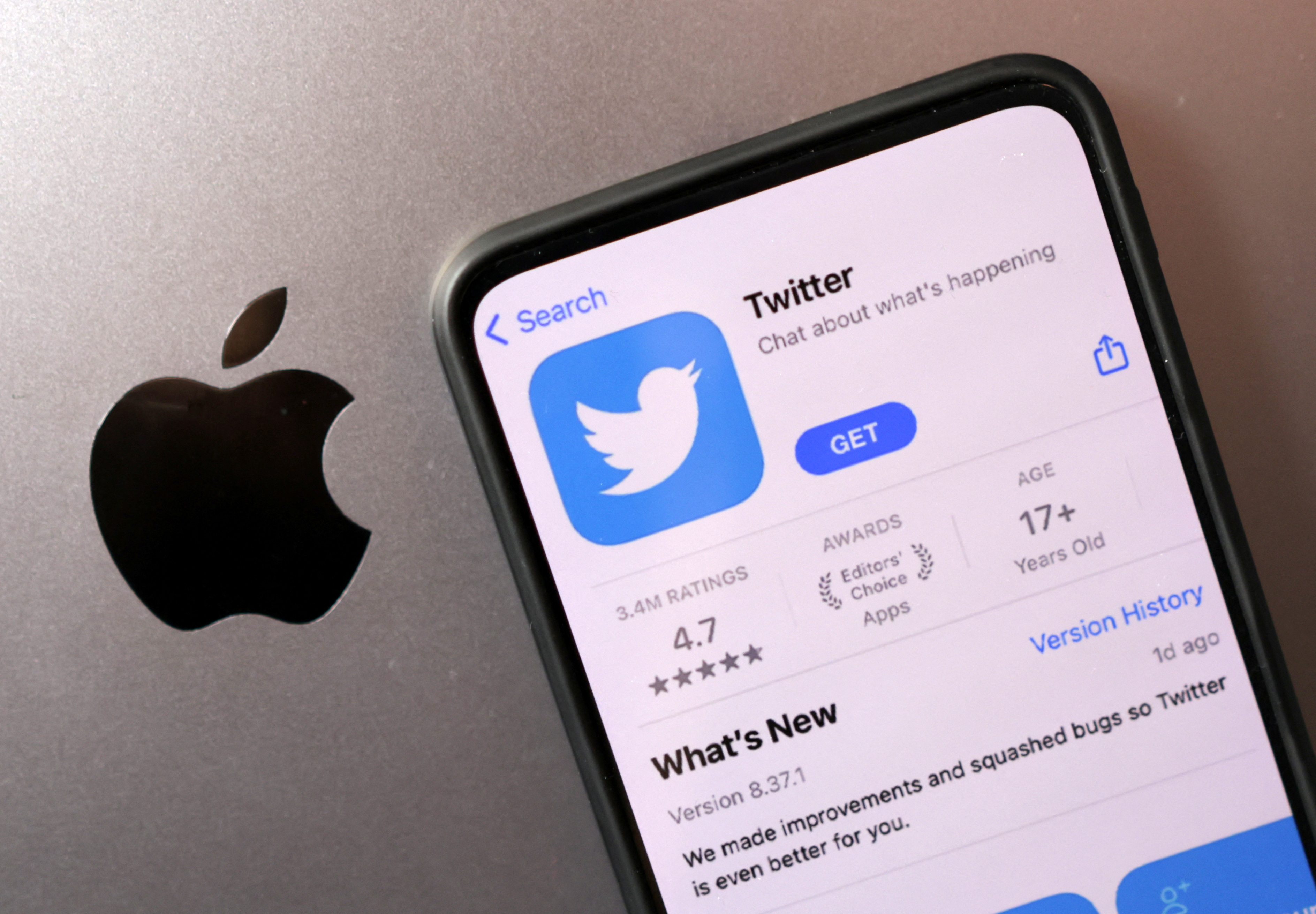 Elon Musk accuses Apple of threatening to remove Twitter from App