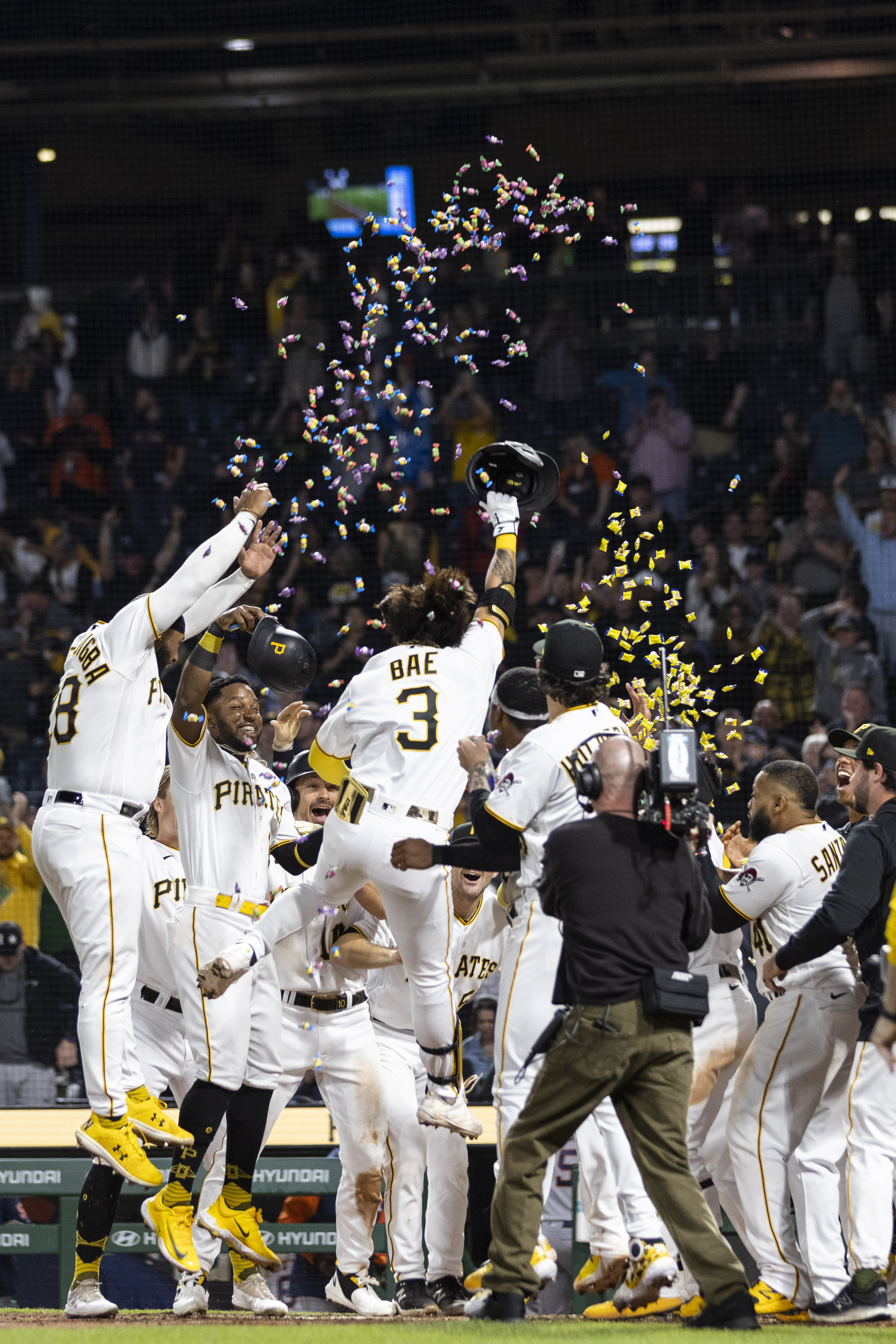 April 11 vs. Houston - Ji Hwan Bae Walk-off Home Run, home run, walk-off  home run, Houston Cougars football, JI HWAN BAE WALKS IT OFF!, By  Pittsburgh Pirates